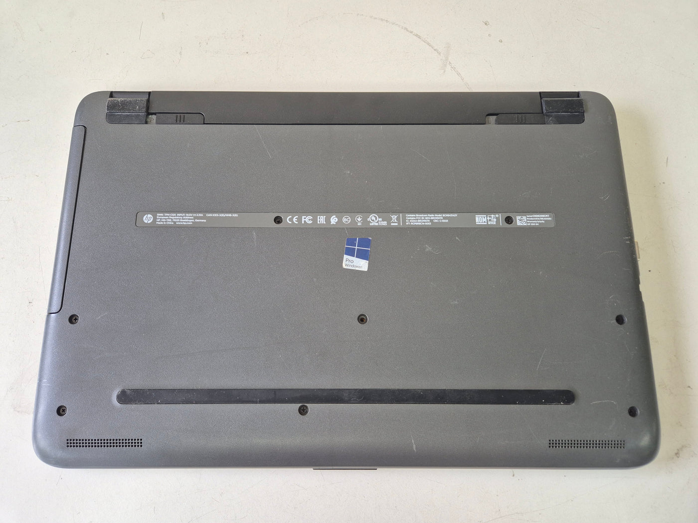 HP 250 G4 15.6" i3 2GHz DVD NO HDD NO OS Damaged Screen ( N1A78EA#ABU ) SPR