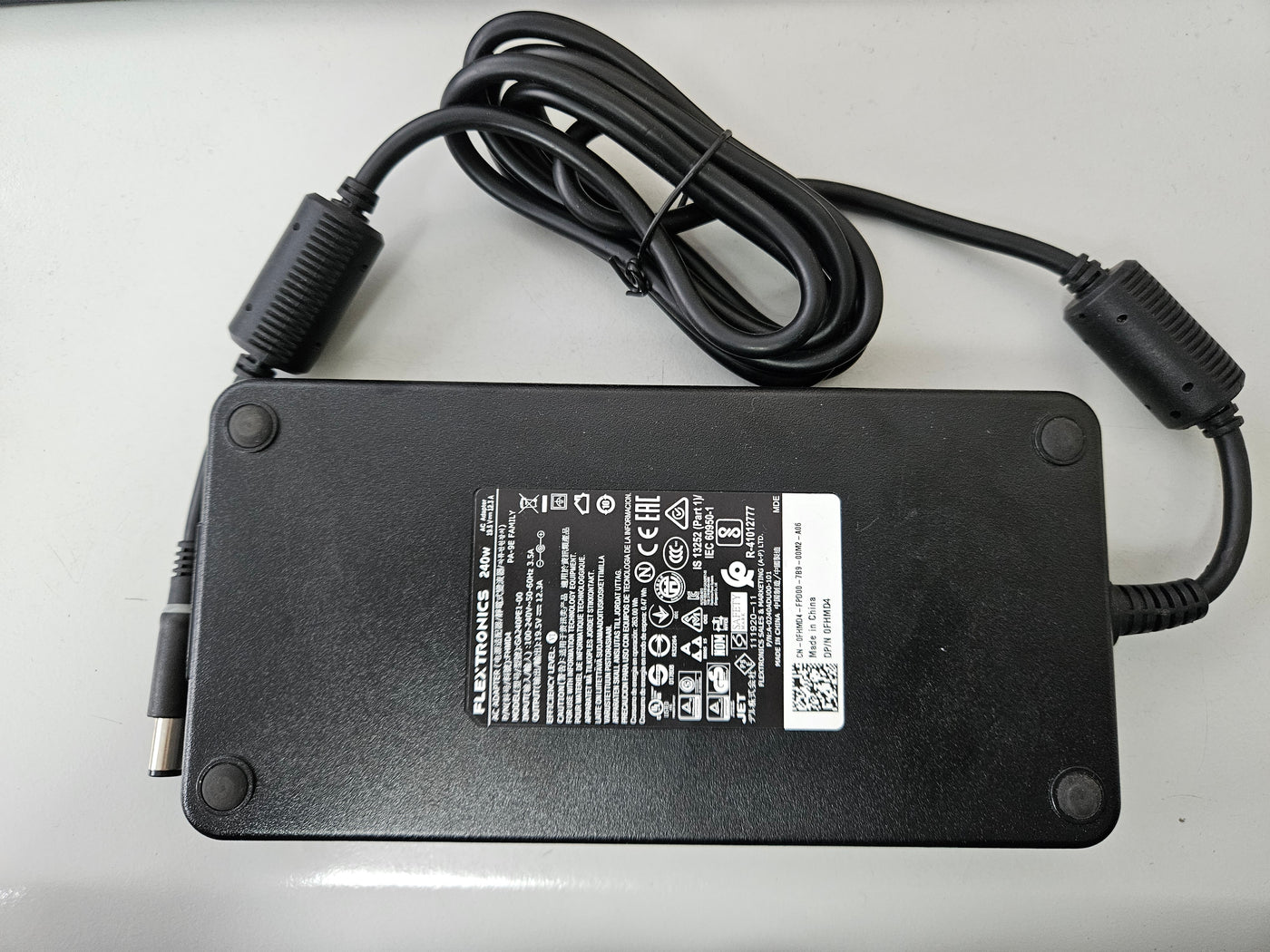 Flextronics Dell 240W 19.5V 12.3A AC Adapter ( 0FHMD4 GA240PE1-00 ) REF
