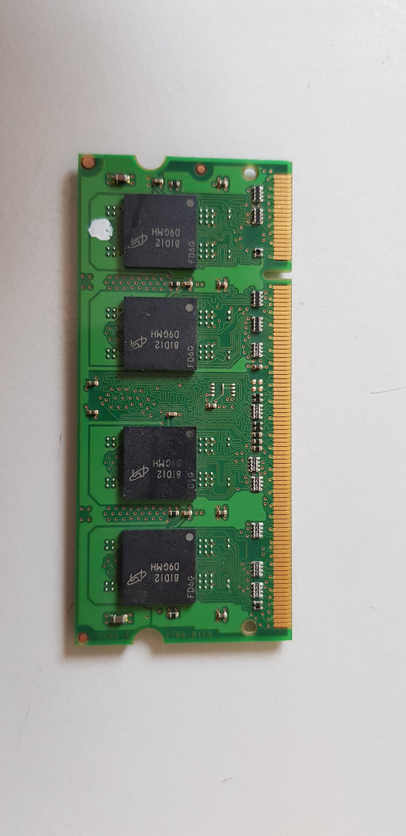 Micron 512MB 1Rx8 PC2-4200S 533MHz CL4 240pin DDR2 SDRAM SODIMM Memory Module (MT8HTF6464HY-53ED3)