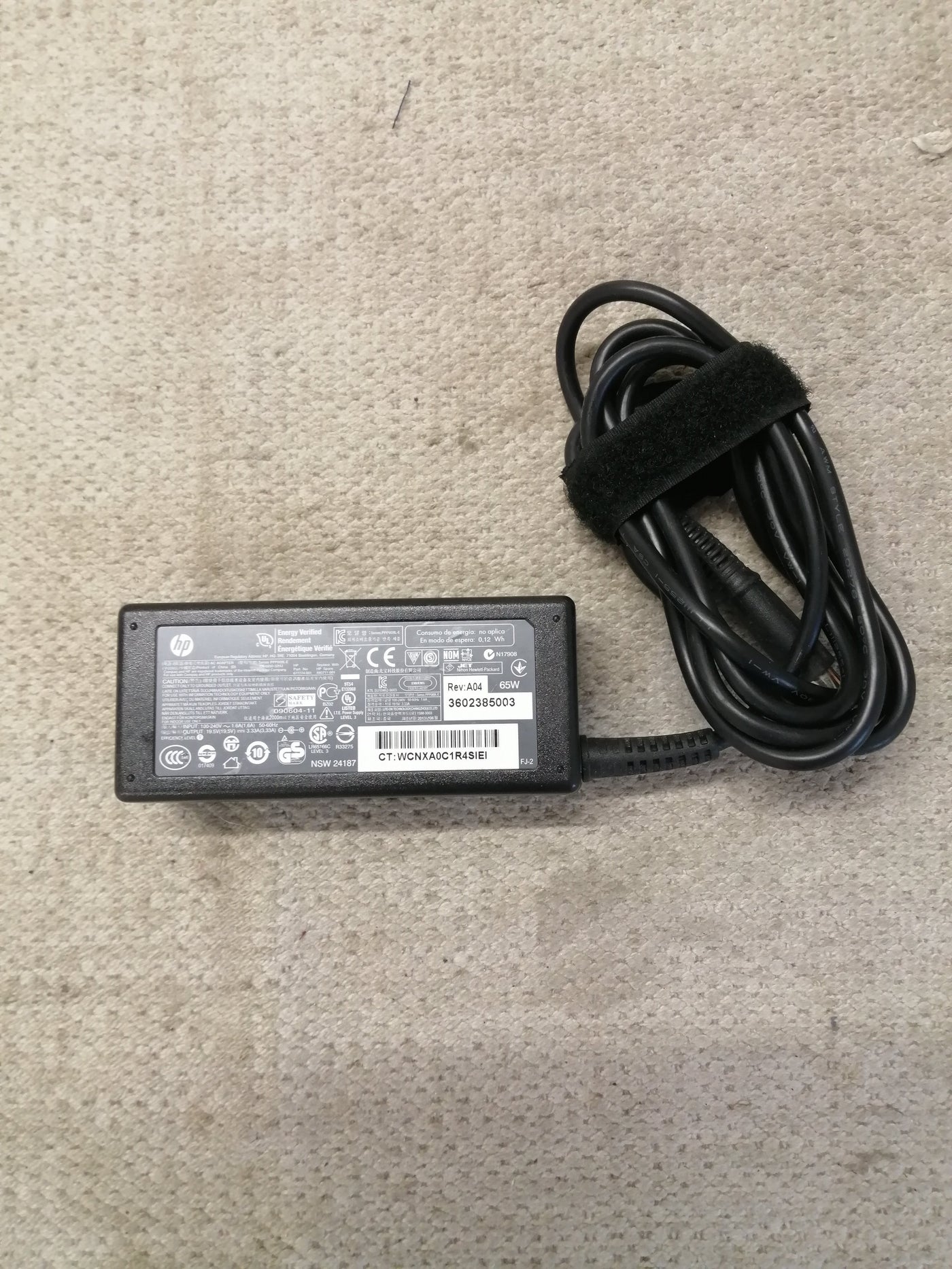HP AC POWER ADAPTER PPP009L-E IN 240V 1.6A OUT 19.5V 3.33A ( 677774-001 USED )