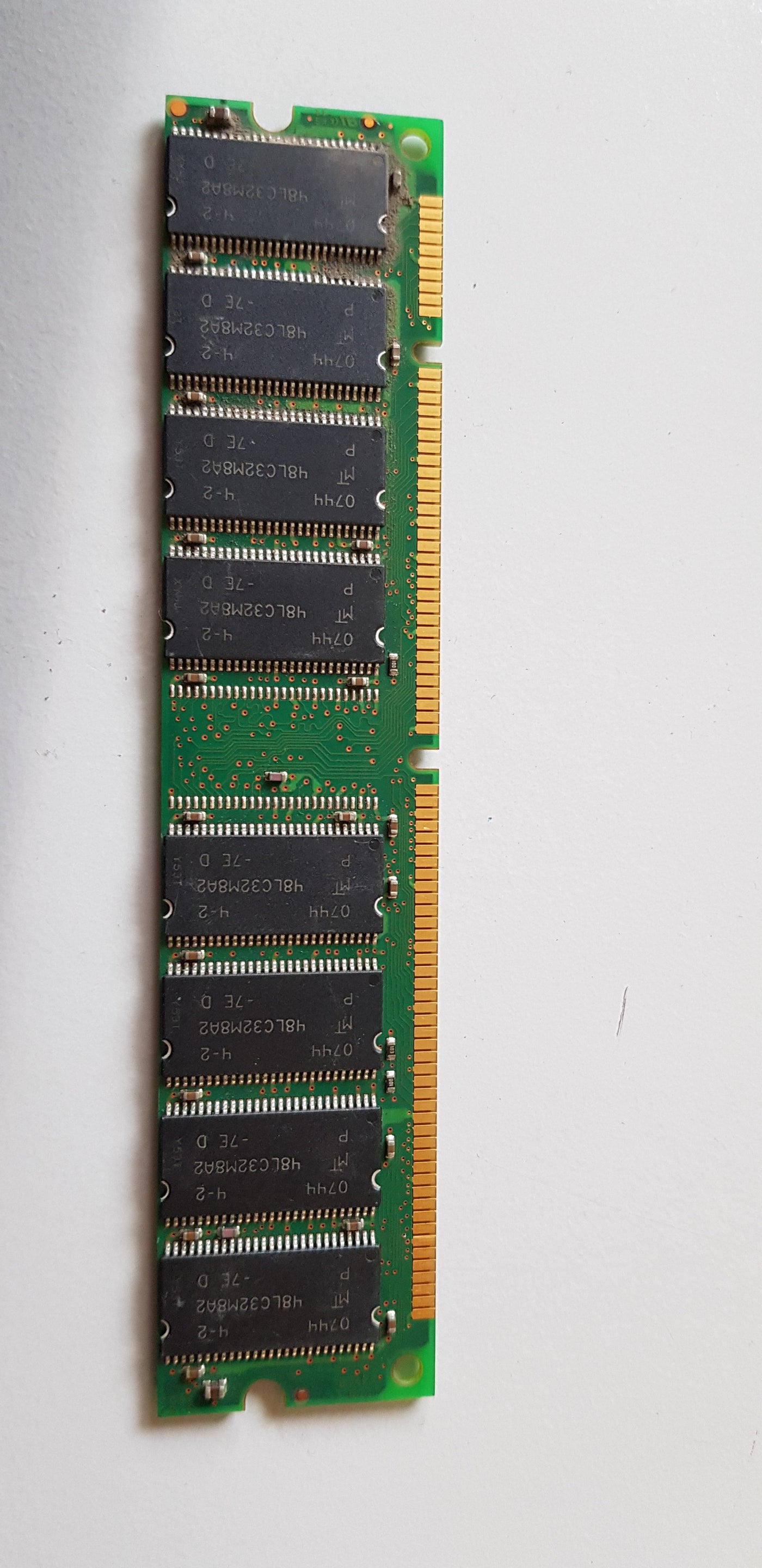 Micron 512MB PC133U CL2 nonECC Unbuffered 168Pin DIMM Memory Module (MT16LSDT6464AY-13ED2)