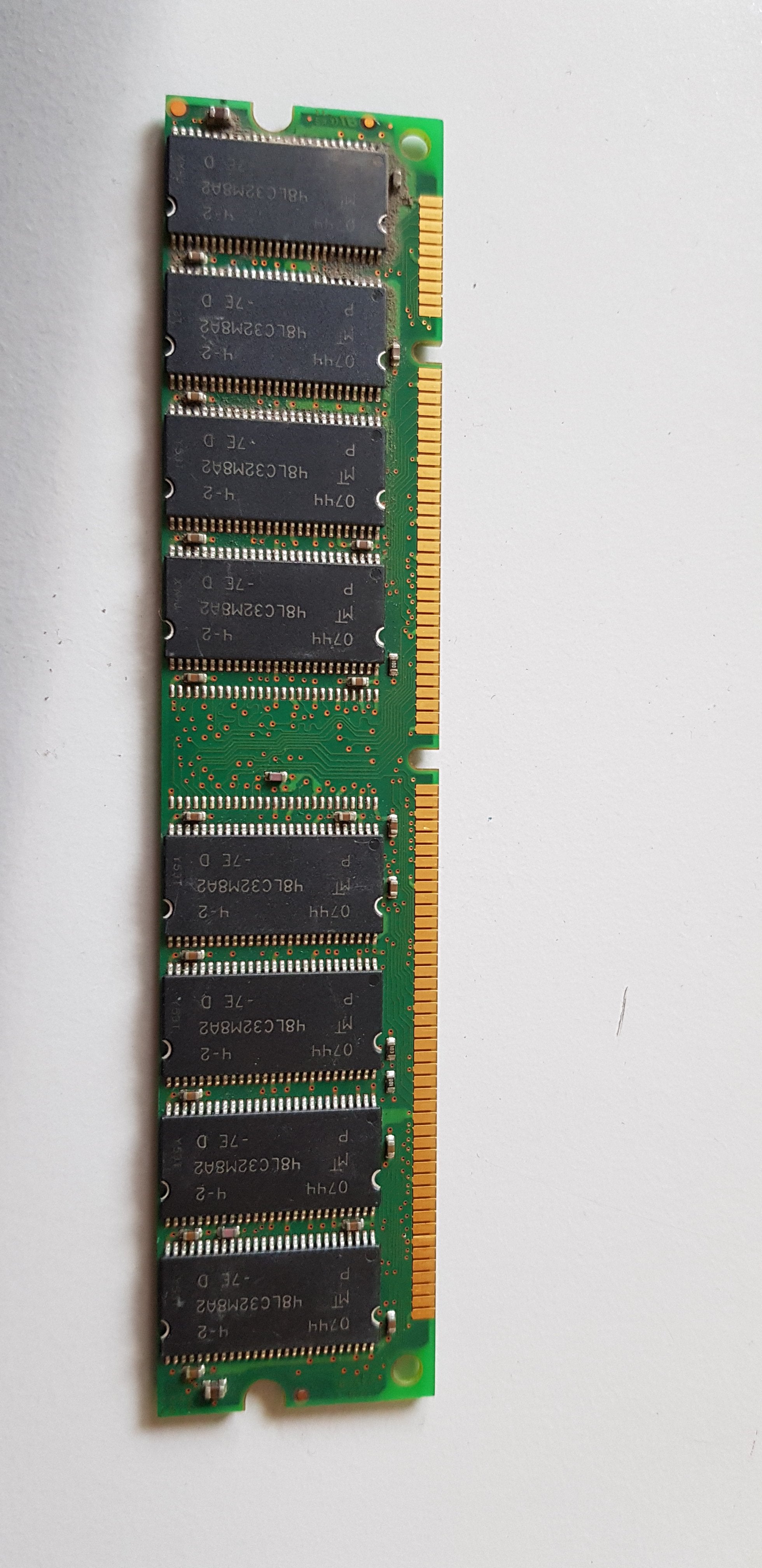 Micron 512MB PC133U CL2 nonECC Unbuffered 168Pin DIMM Memory Module (MT16LSDT6464AY-13ED2)