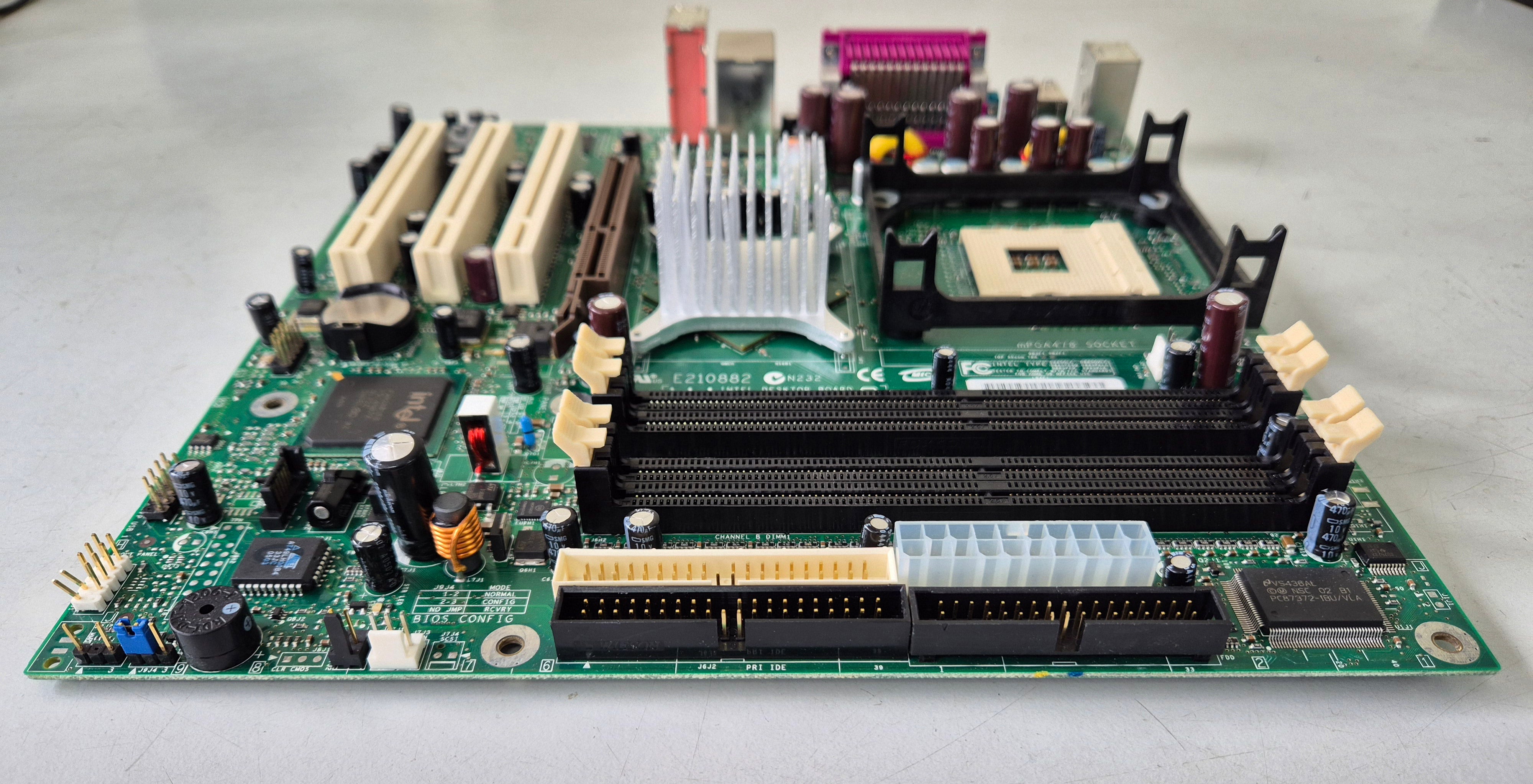 Intel E210882 AGP Micro-ATX Socket 478 Motherboard ( C28906-411 D865GLC D865PESO D865PCD D865PCK ) USED