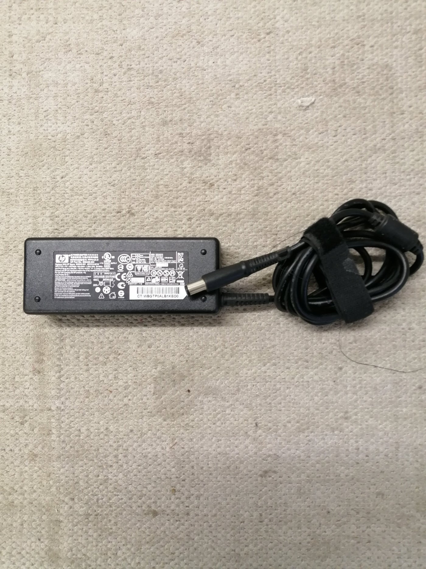 HP AC ADAPTER PPP012A-S IN  240V 1.6A OUT19V 4.74A ( 608428-004 USED )