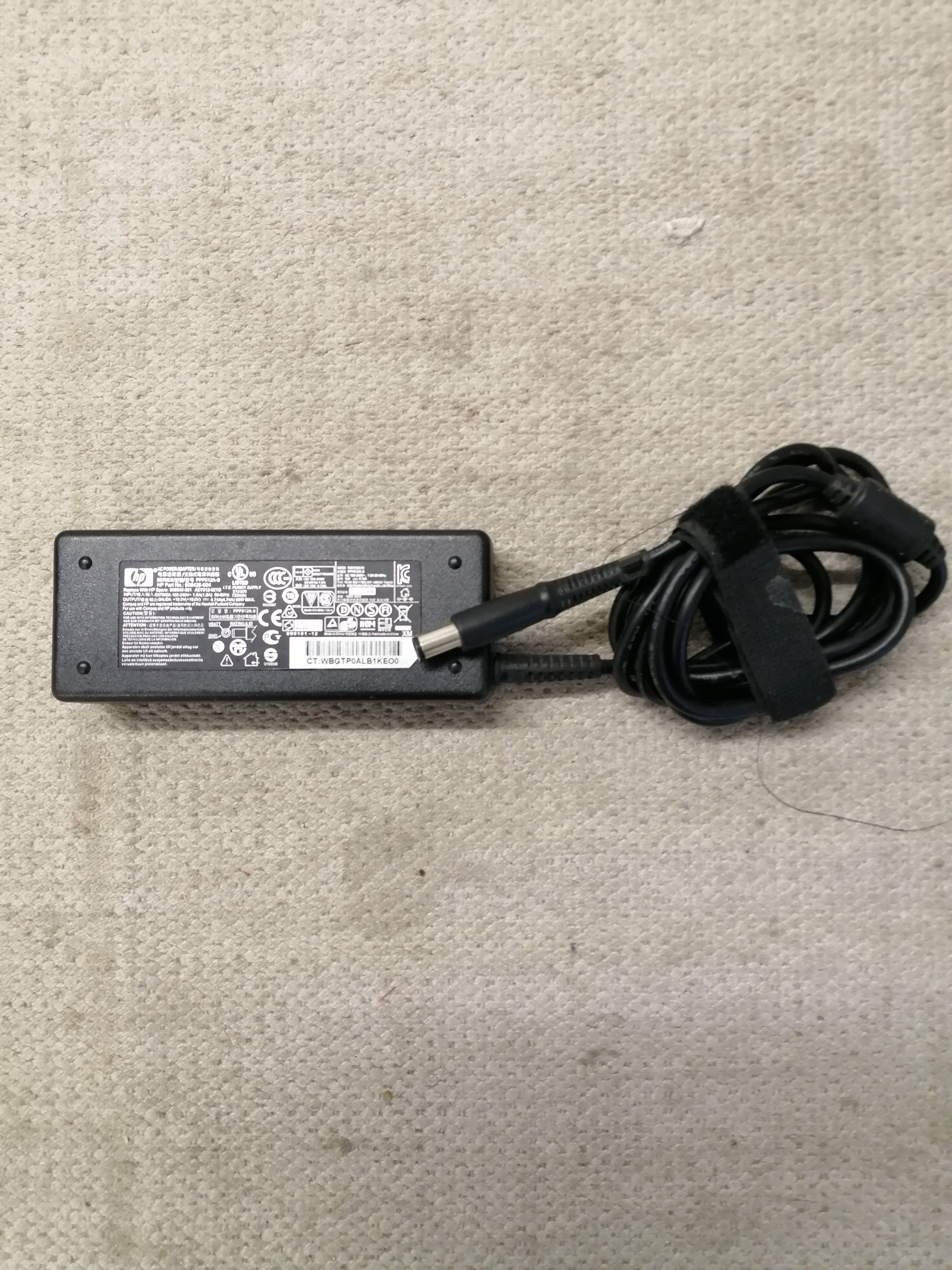 HP AC ADAPTER PPP012A-S IN  240V 1.6A OUT19V 4.74A ( 608428-004 USED )