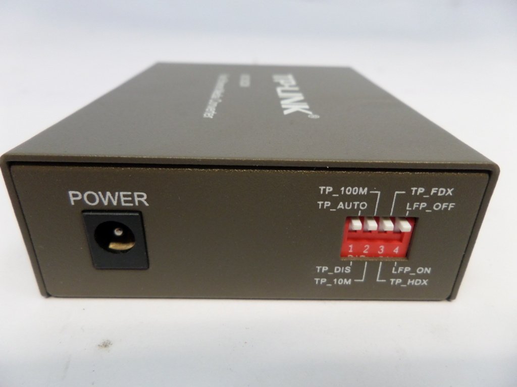TP-LINK 10/100Mbps Multi-Mode Media Converter ( MC100CM MC100CM    TP-Link NOB )