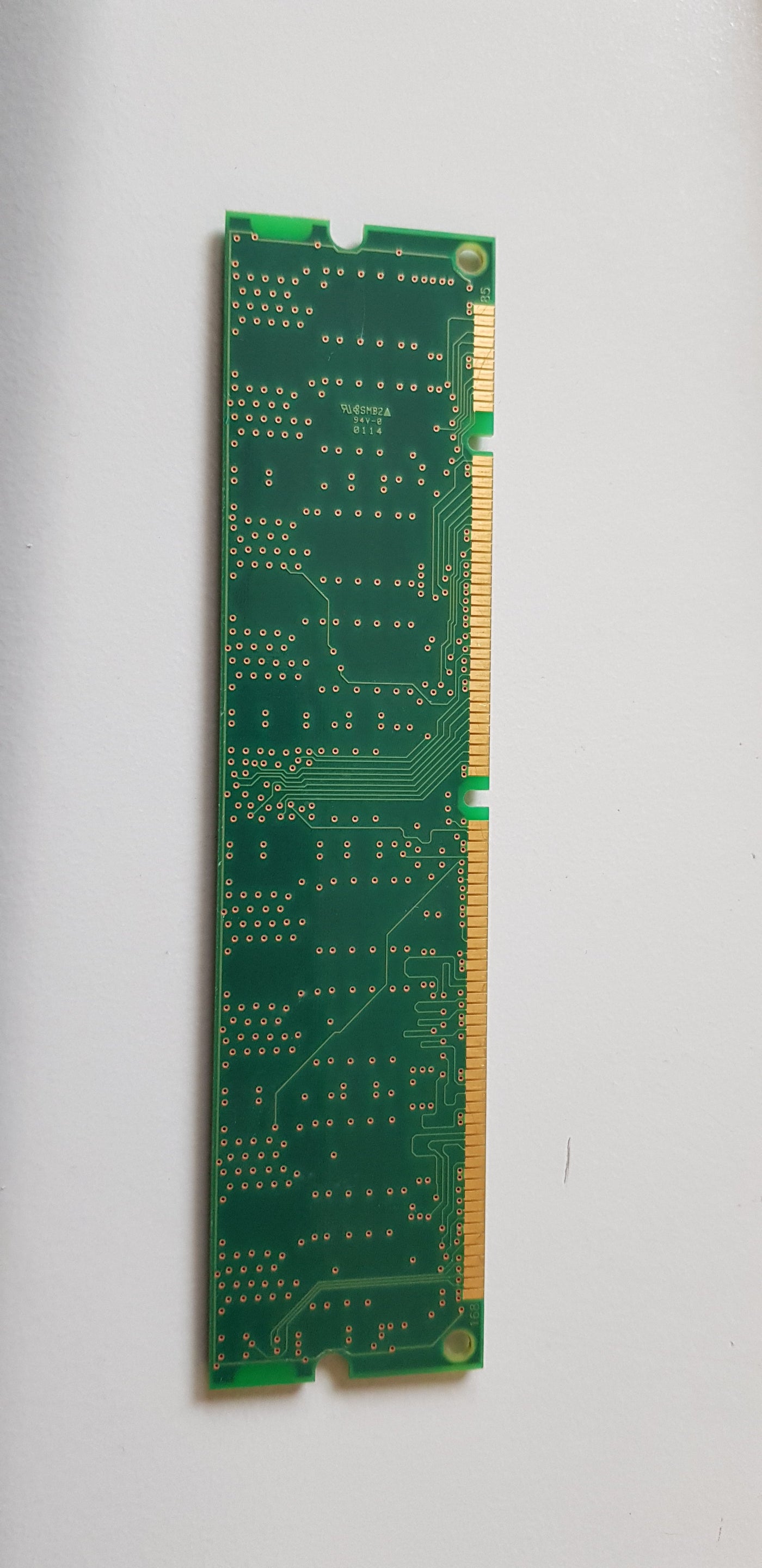 Infineon 128MB PC100 100MHz non-ECC Unbuffered CL2 168-Pin DIMM Memory Module (HYS64V16300GU-8-C2)