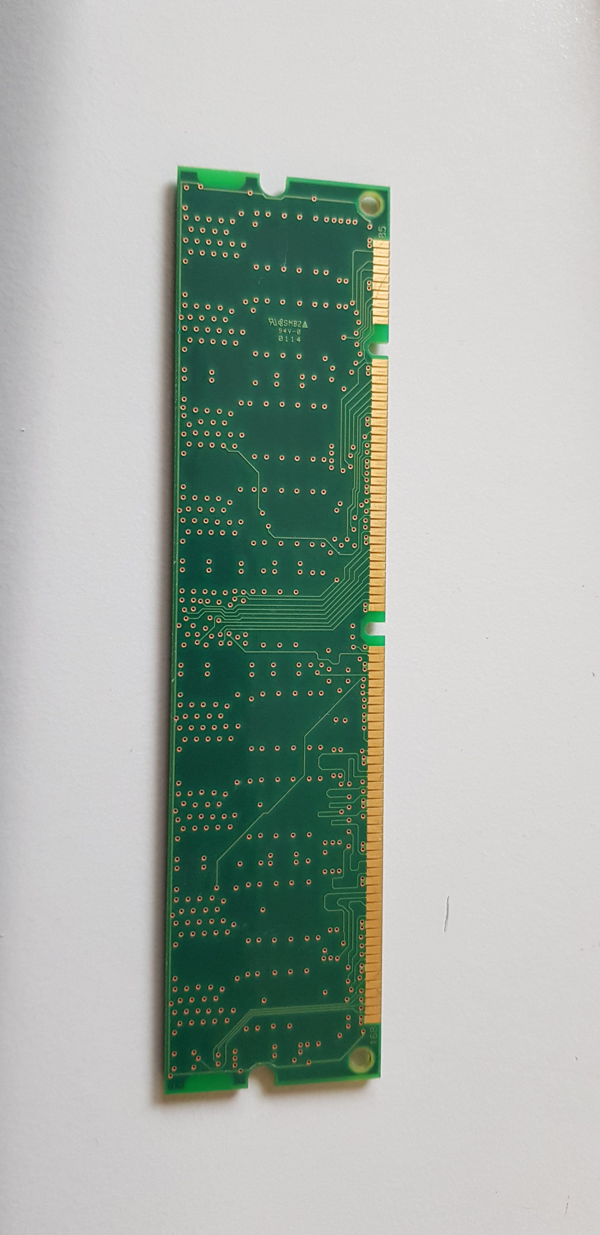Infineon 128MB PC100 100MHz non-ECC Unbuffered CL2 168-Pin DIMM Memory Module (HYS64V16300GU-8-C2)