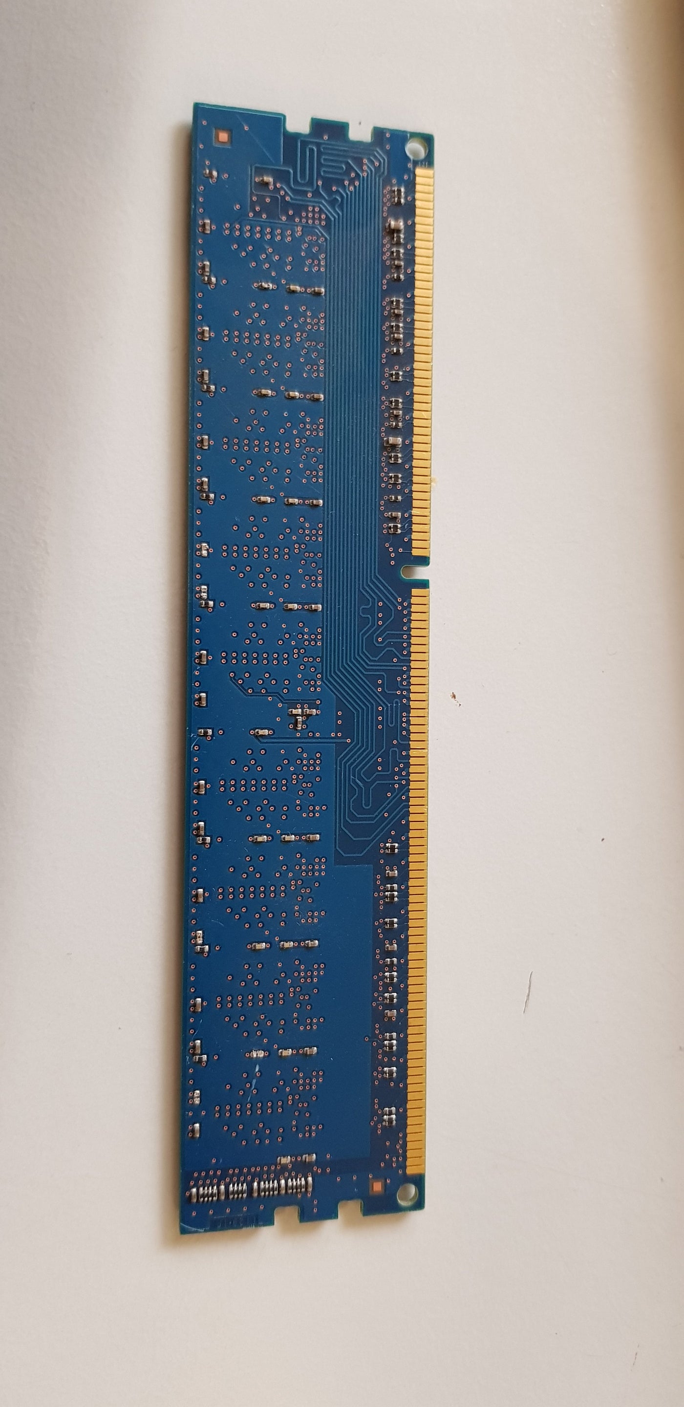 Hynix 1GB PC3-10600 DDR3-1333MHz ECC Unbuffered CL9 240-Pin DIMM 1.35V Low Voltage Single Rank Memory Module  (HMT112U7TFR8A-H9)