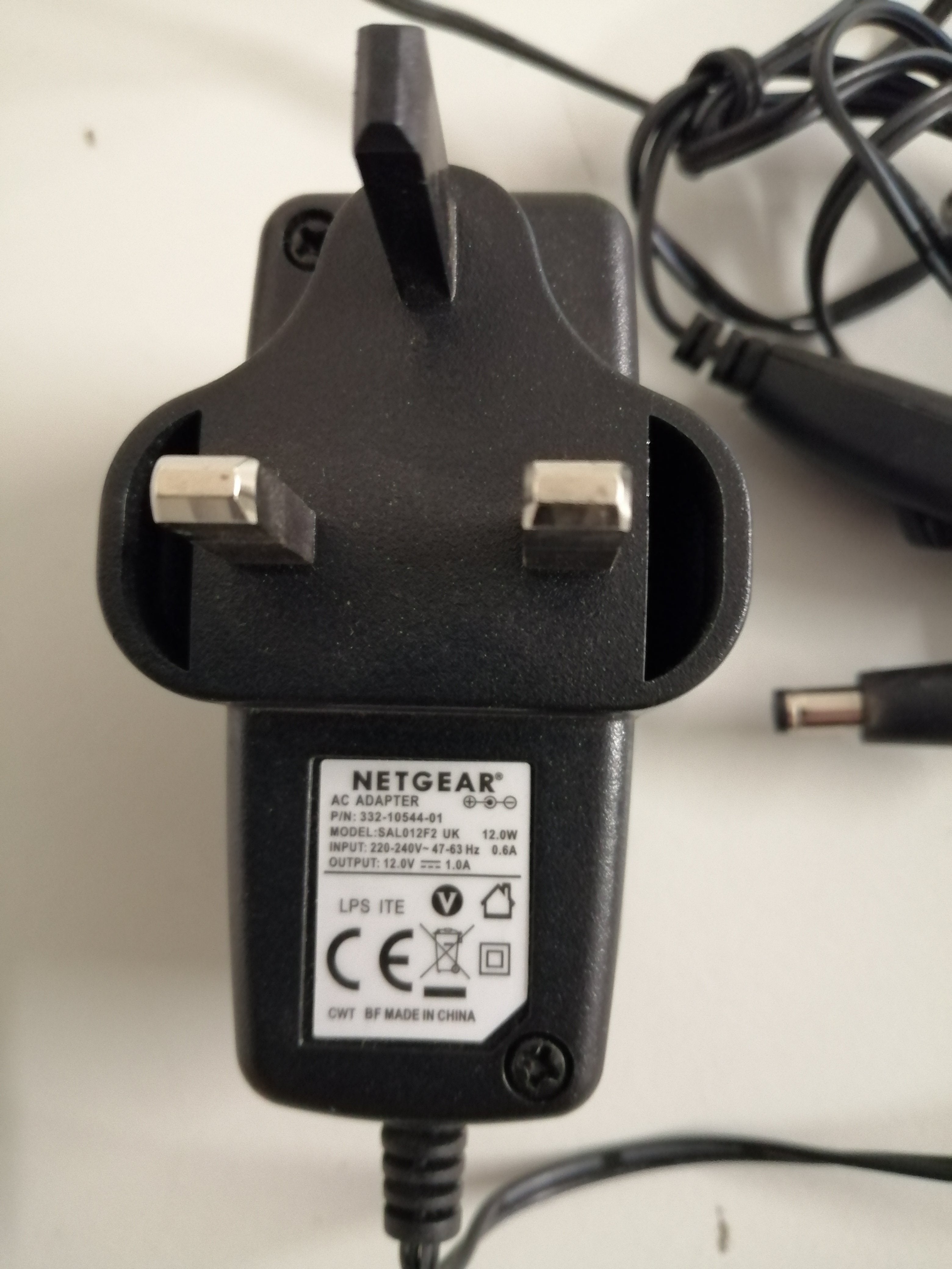 NETGEAR AC ADAPTER SAL012F2 12WIN240V OUT 12V ( 332-10544-01 USED )