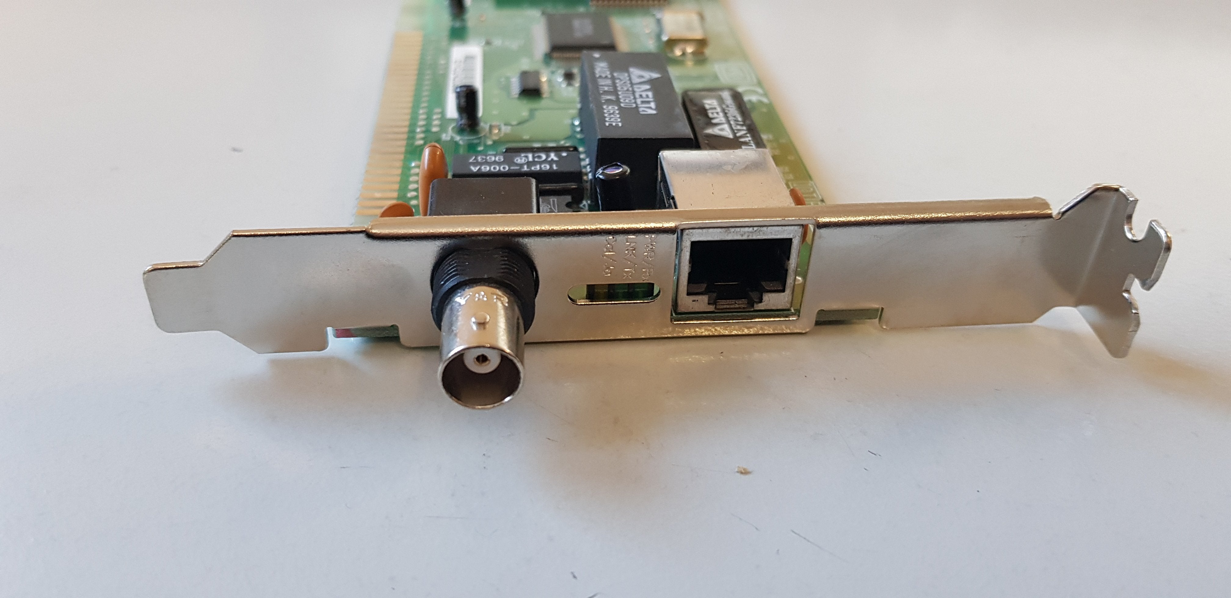 D-Link DE-220ECT Ethernet ISA Internal Server Network Adapter (DE-220ECT)