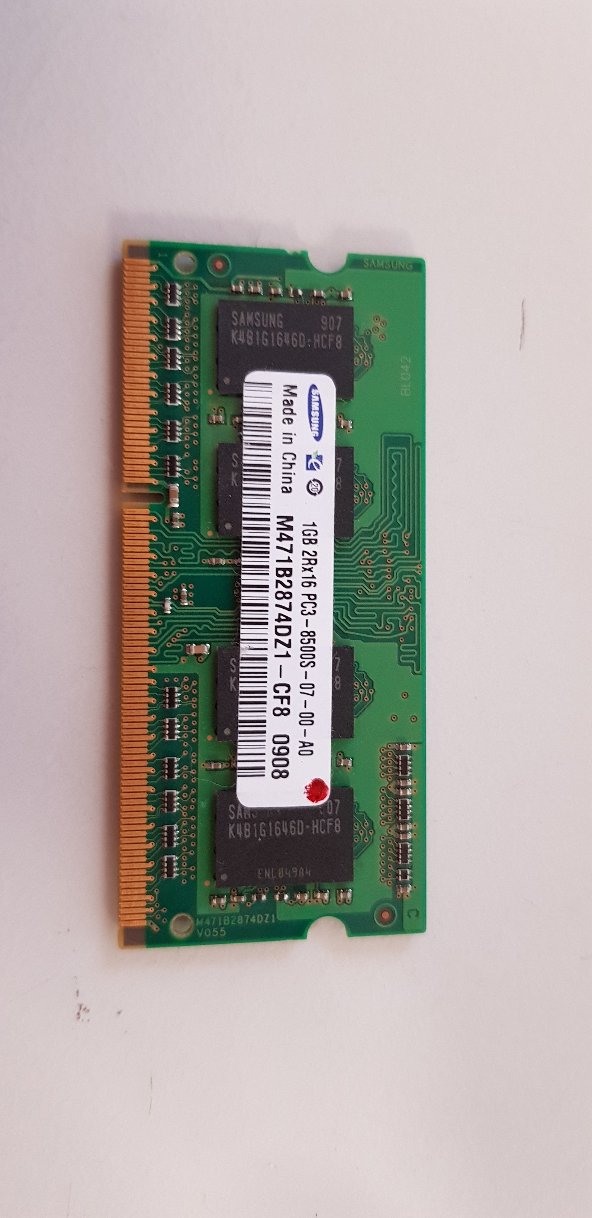 Samsung 1GB PC3-8500 DDR3-1066MHz non-ECC Unbuffered CL7 204-Pin SoDimm ( M471B2874DZ1-CF8 ) REF