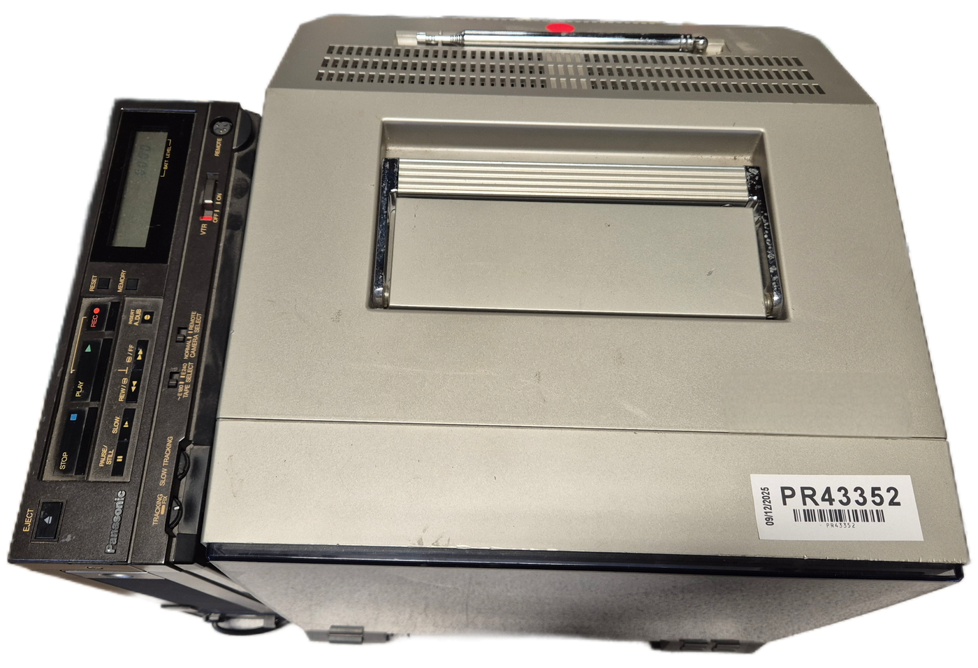 Panasonic TC-1100G Colour TV + NV-180 VHS Video Recorder ( TC-1100G ) USED