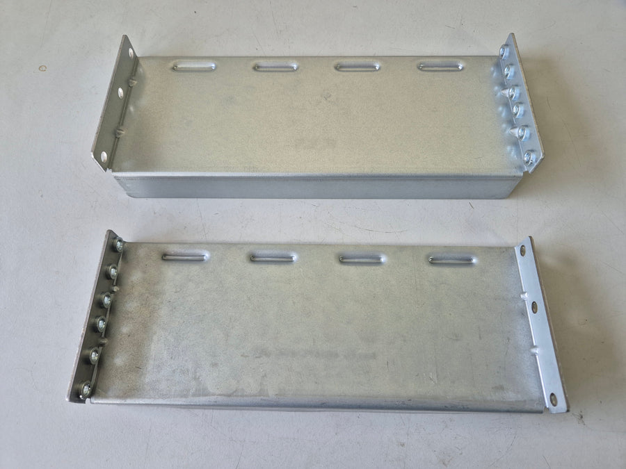 APC RACK MOUNT BRACKET KIT L+R ROHS ( 0M-816103A ) USED