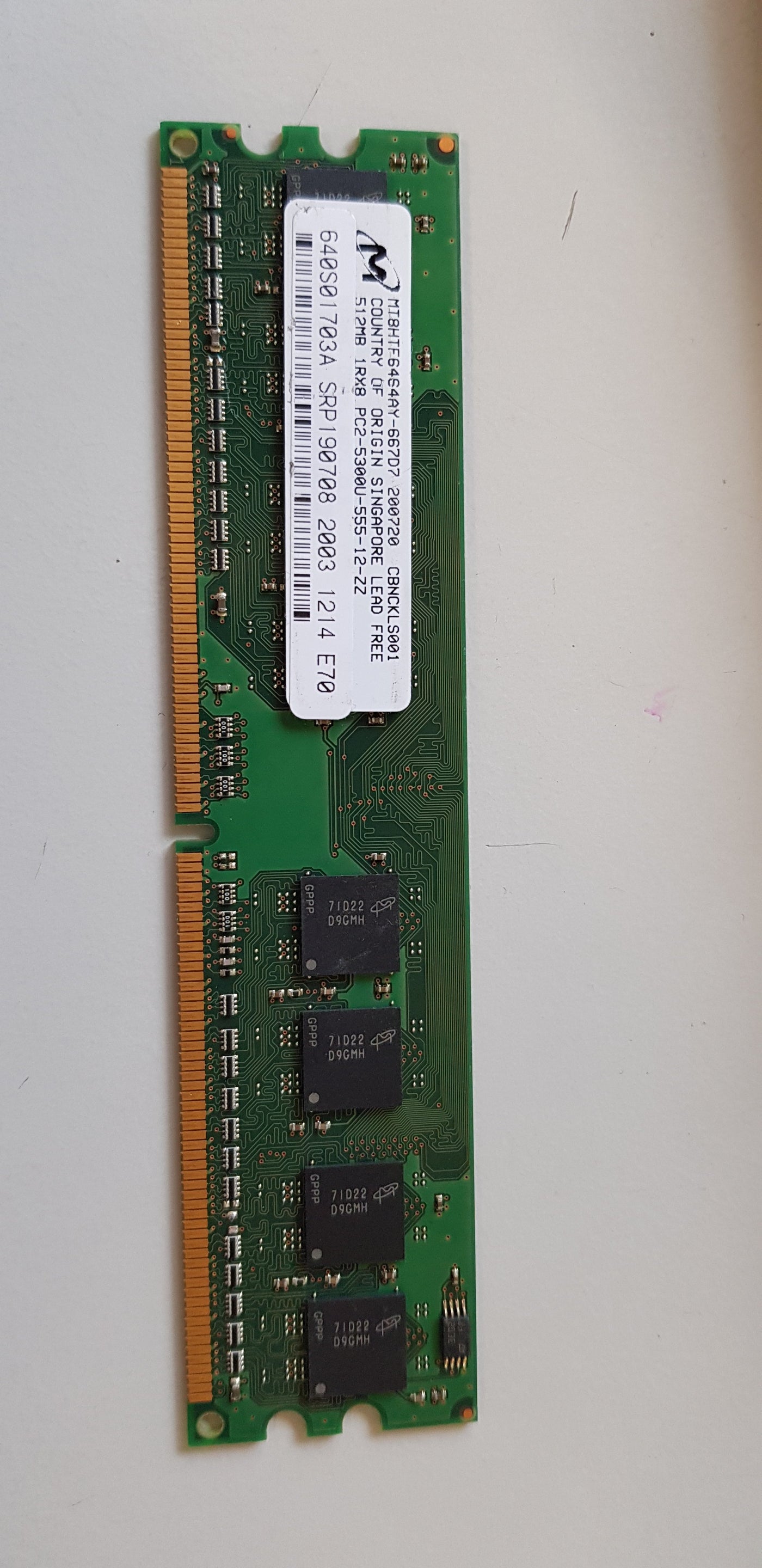 Micron 512MB 1Rx8 PC2-5300U 240Pin DDR2 SDRAM UDIMM Memory Module (MT8HTF6464AY-667D7)