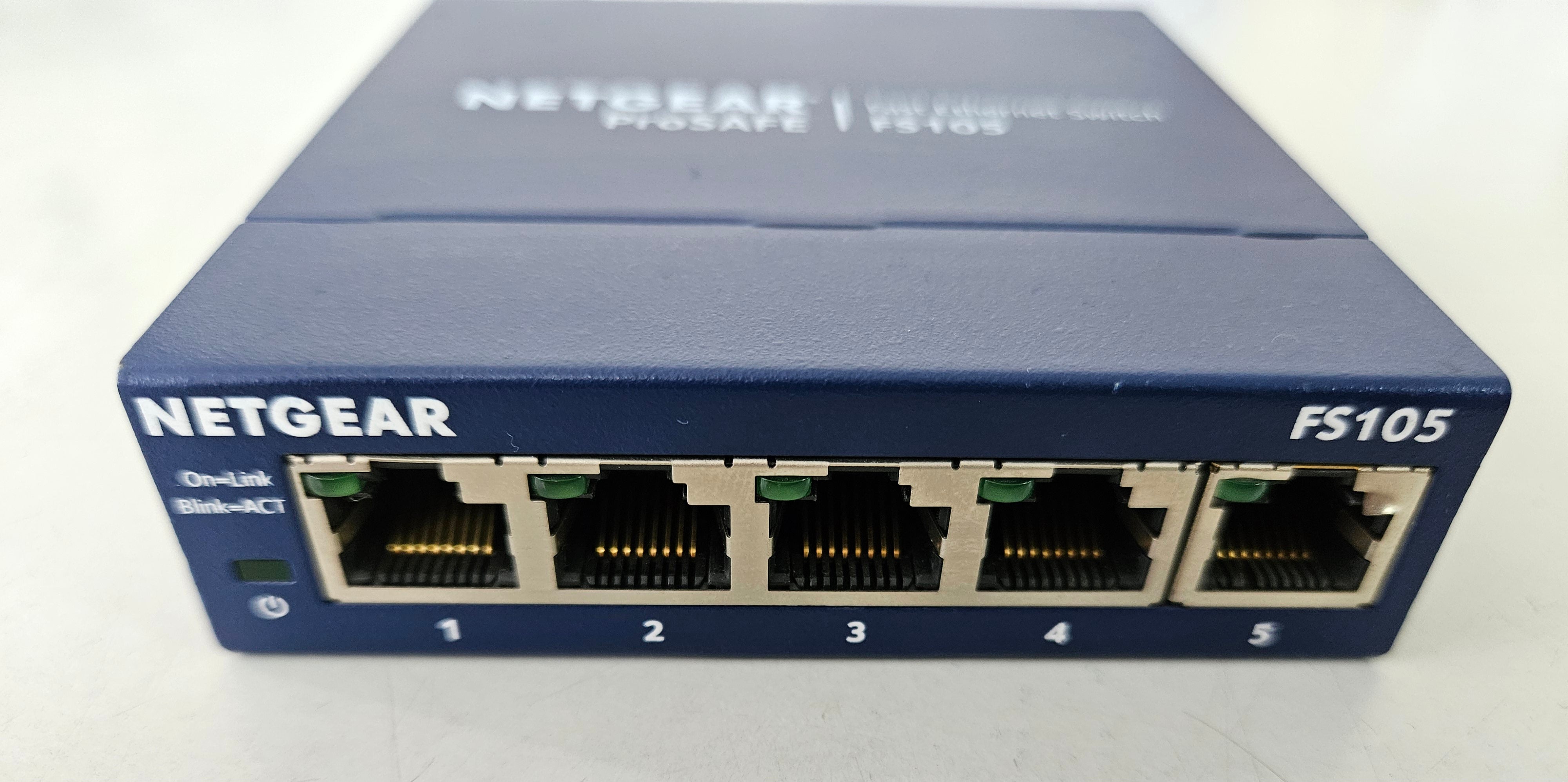 Netgear ProSAFE 5-Port 10/100 Fast Ethernet Switch WITH PSU ( FS105 FS105V3 ) USED