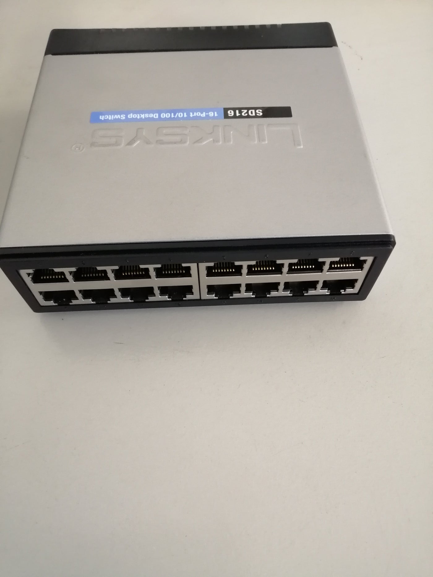 Linksys 16-Port 10/100 Desktop Switch (   SD216  VER 2 USED )