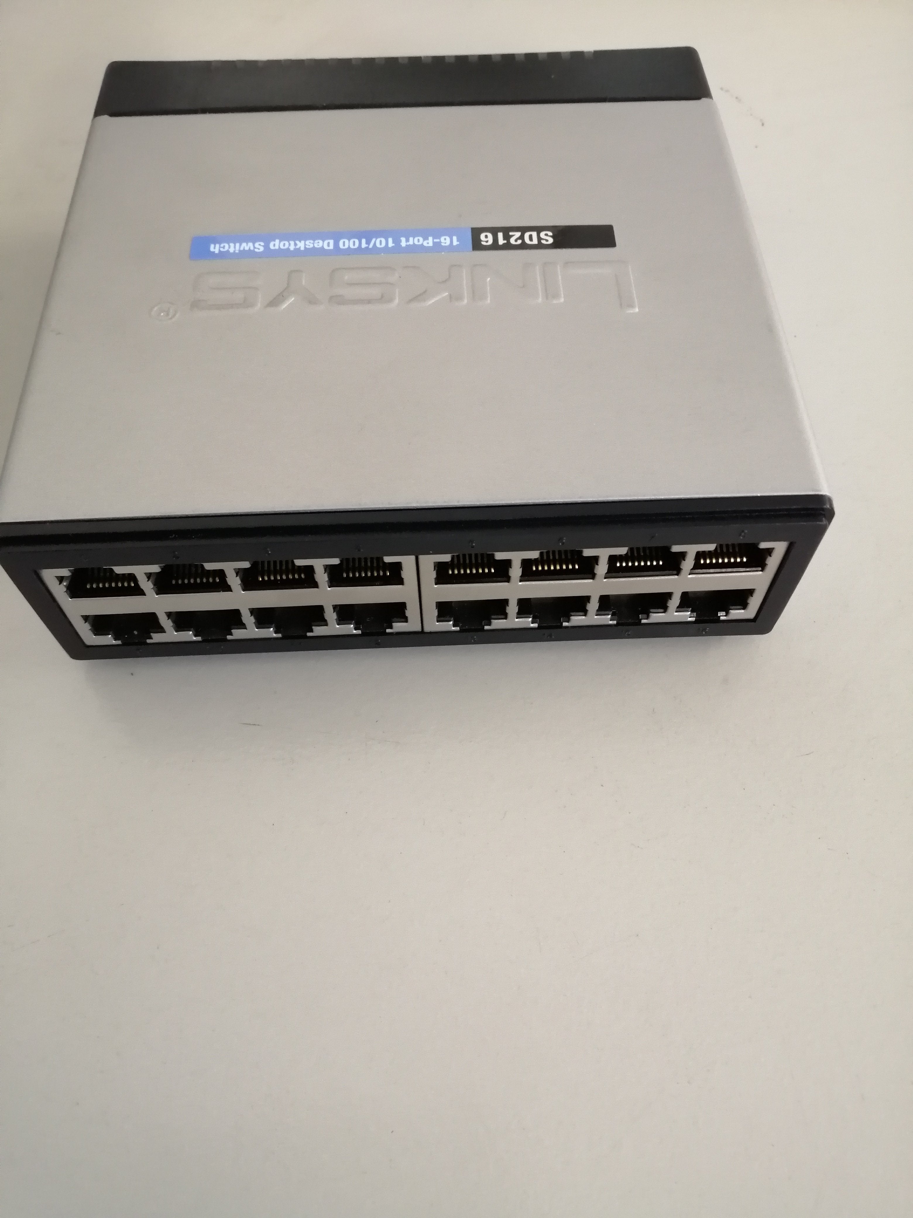 Linksys 16-Port 10/100 Desktop Switch (   SD216  VER 2 USED )