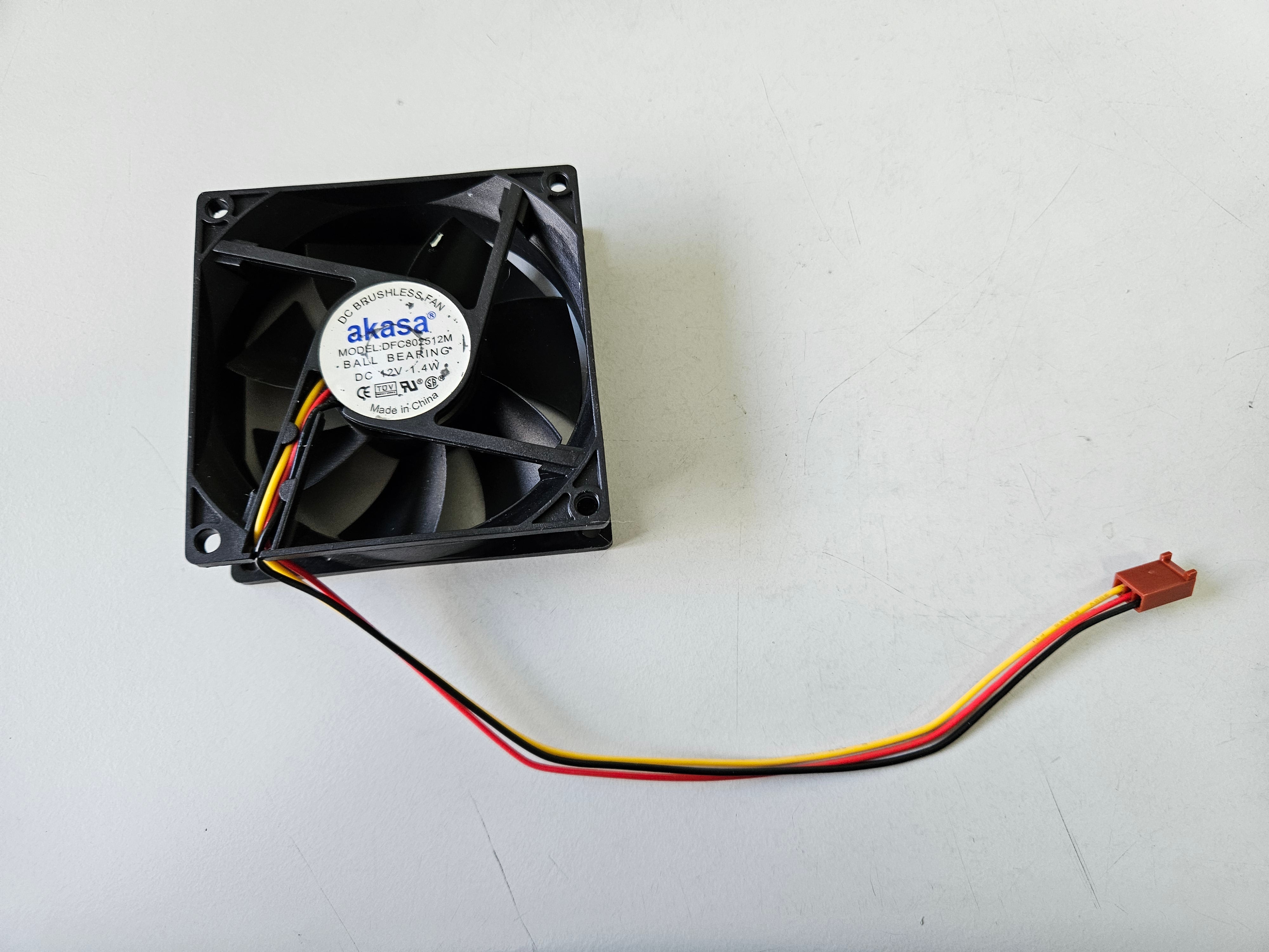 Akasa 12V 1.4W Ball Bearing 80mm DC Fan ( DFC802512M ) USED