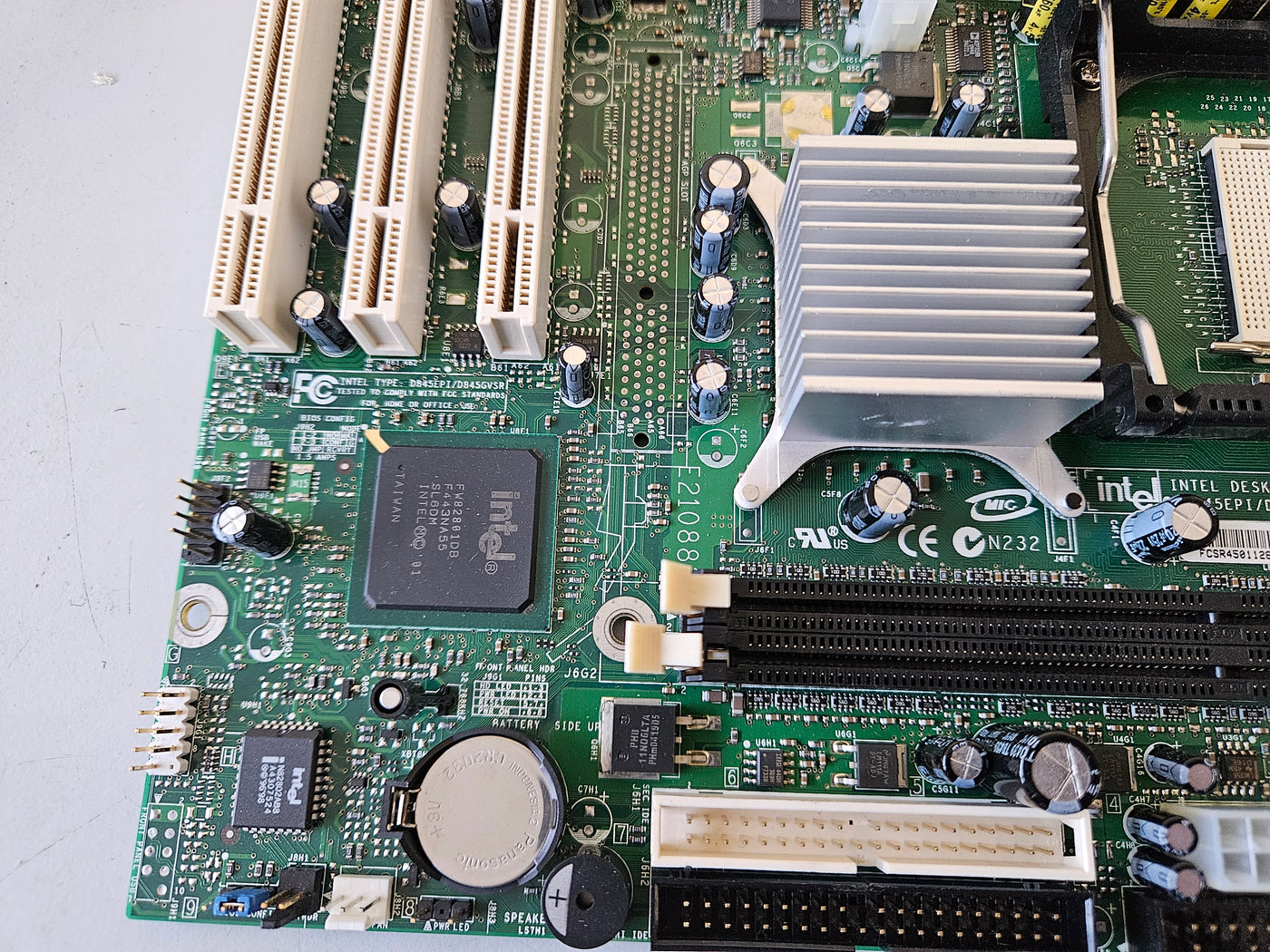 Intel E210882 DDR Micro-ATX Socket 478 System Motherboard ( D845EPI D845GVSR C45439-302 ) USED