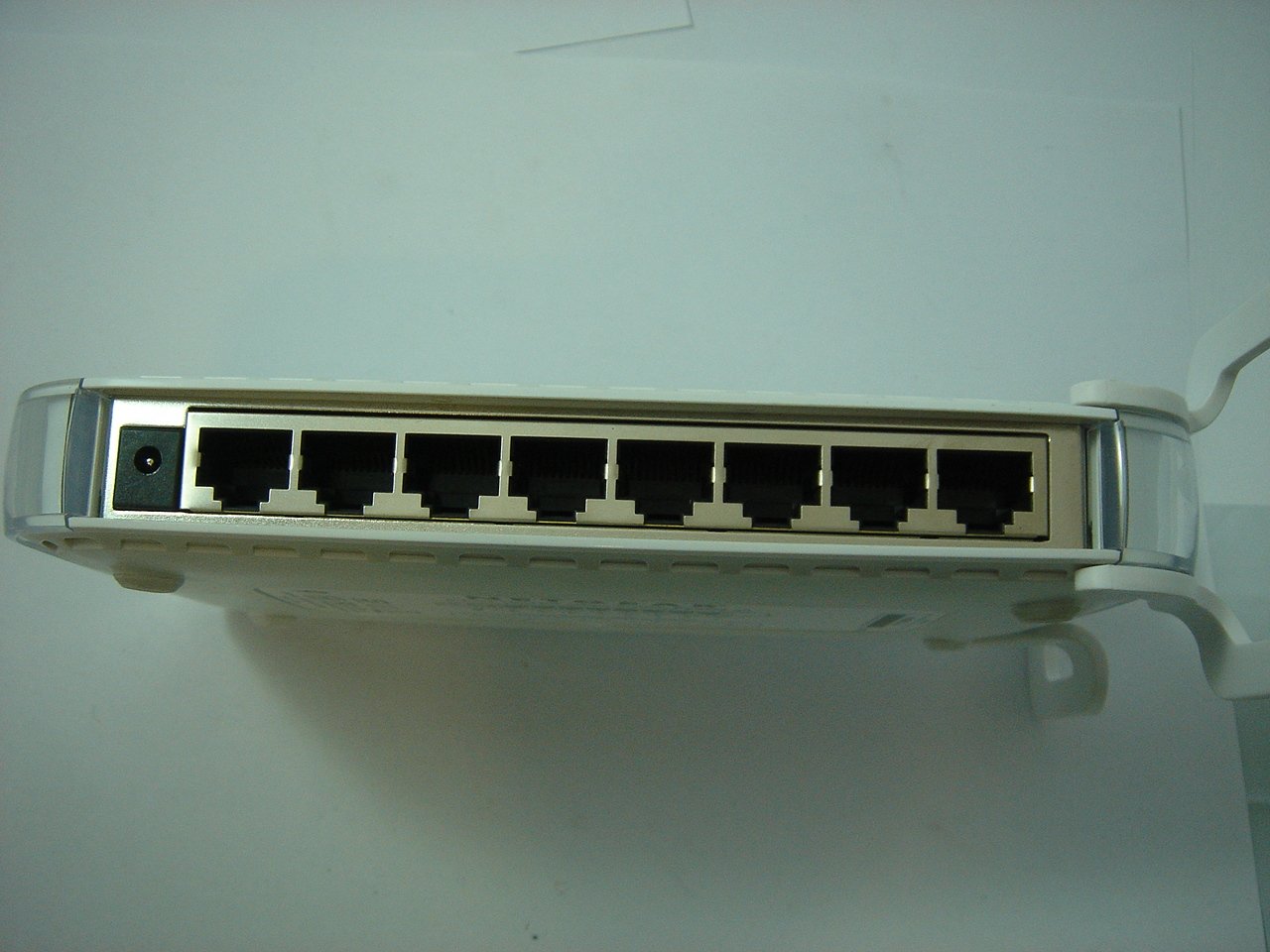 PR02434_FS608_Netgear 8-Port 10/100 Fast Ethernet Switch No PS - Image3