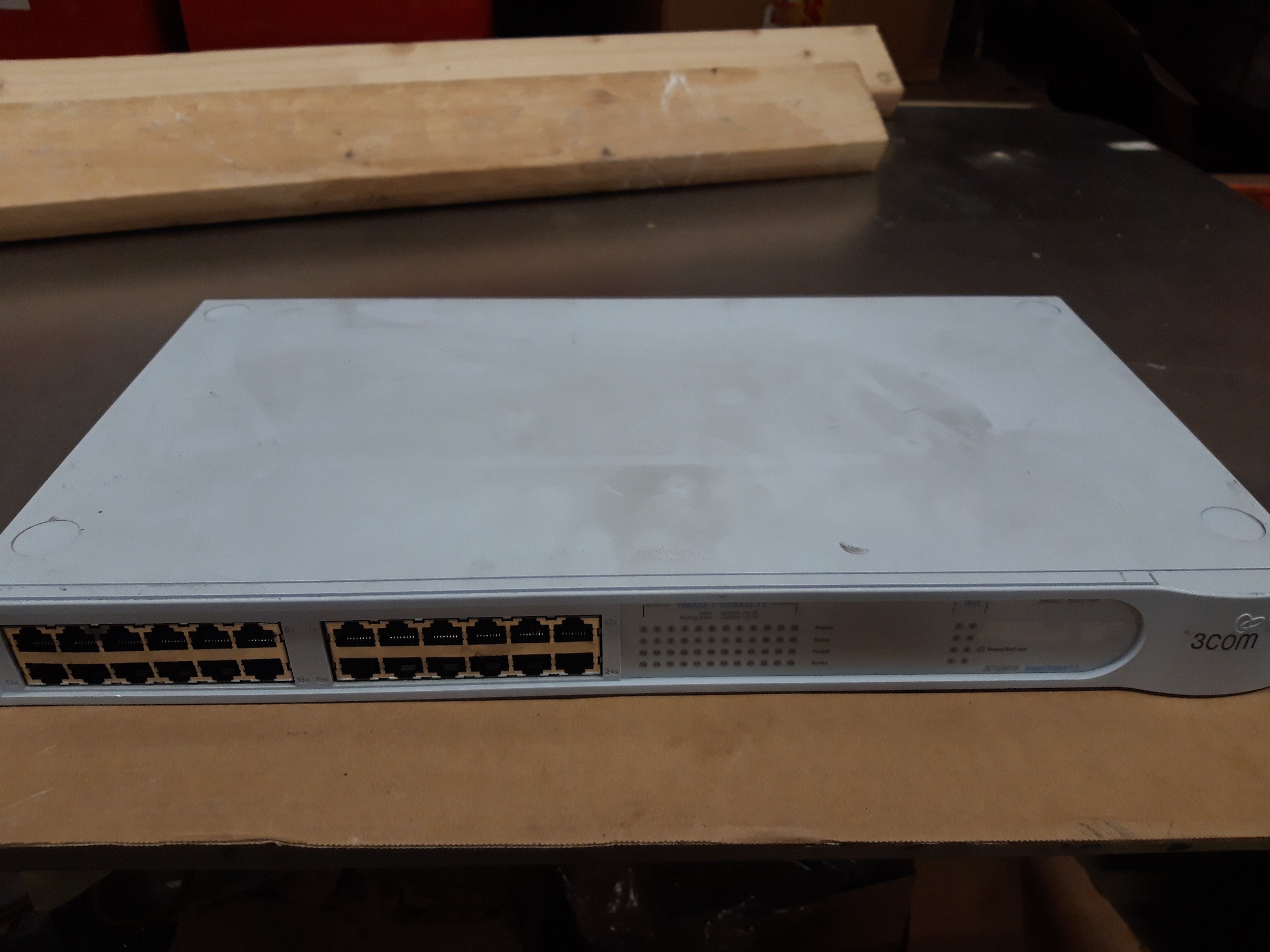 3Com SuperStack 3 3300 XM 24-Port Switch (3C16985B Used)