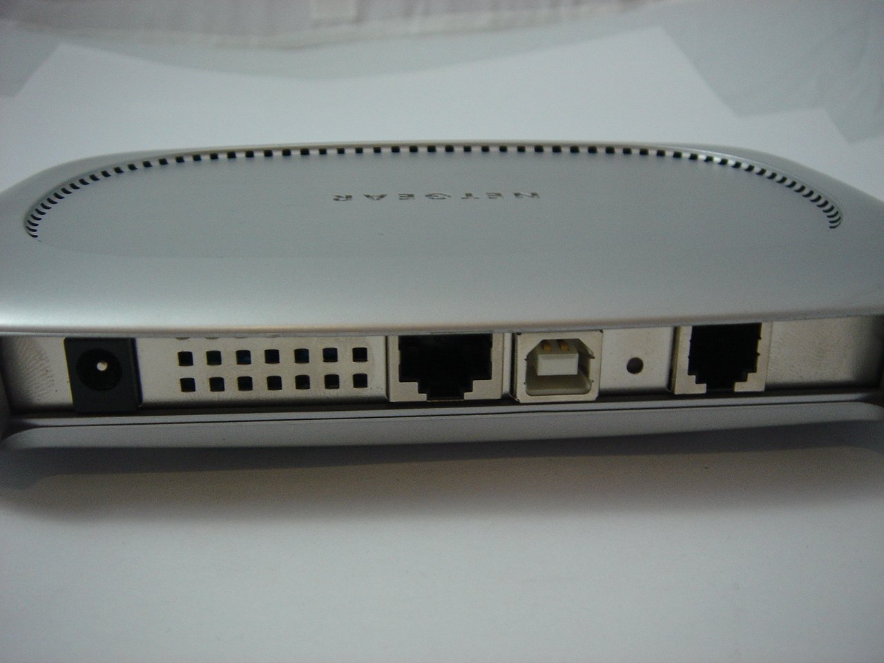 Netgear Wireless ADSL Modem / Router 10/100Mbps ( DM602 ) USED