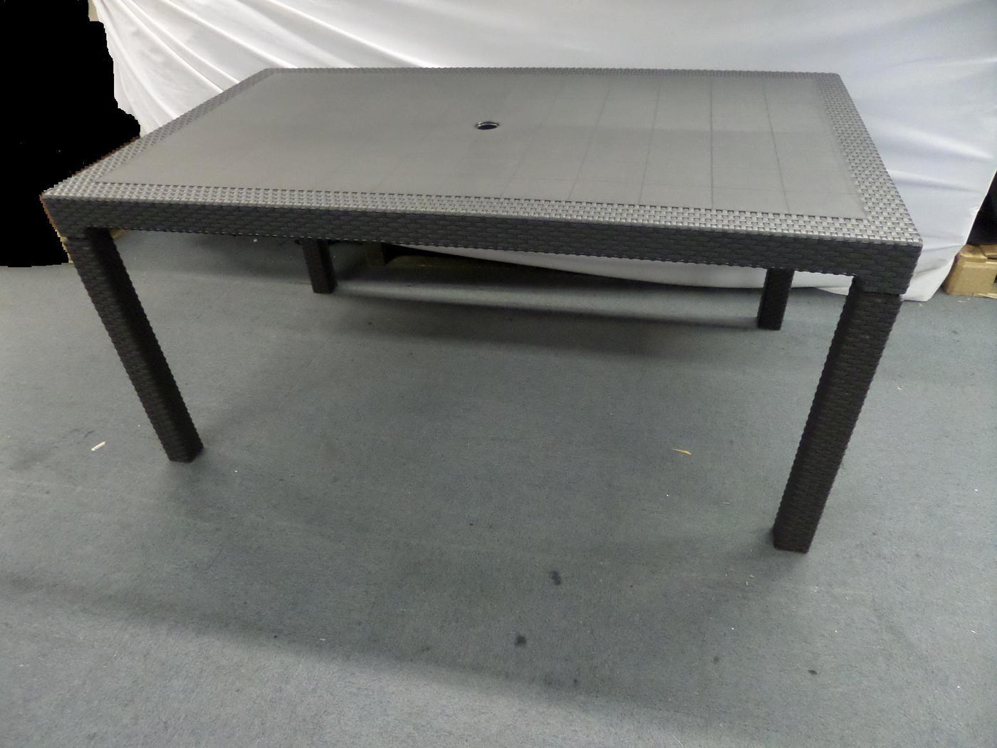 17190205 - Keter Melody Table - NOB