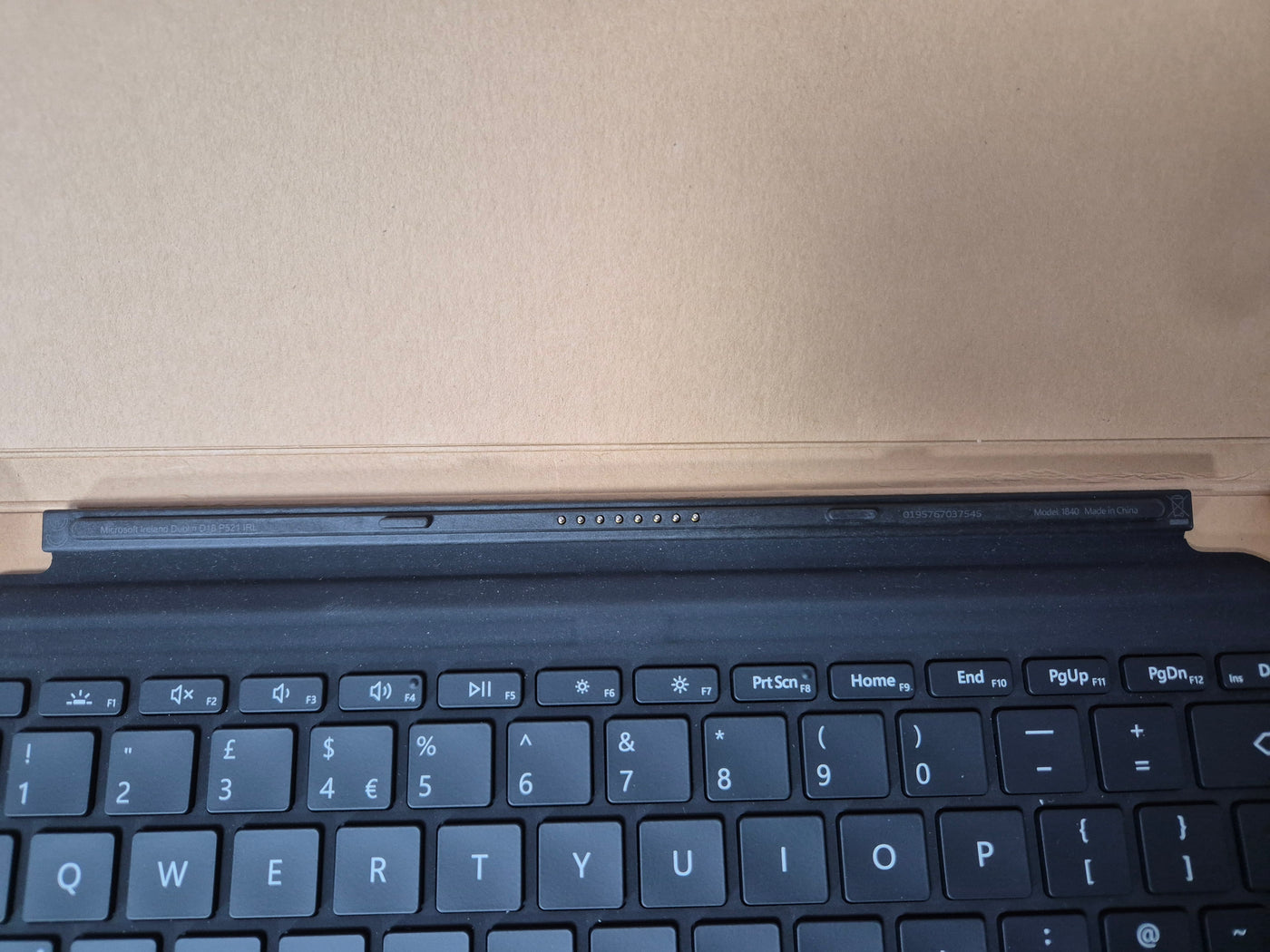 Microsoft Surface Go 1840 Signature Type Cover - Black ( KCN-00025 ) USED