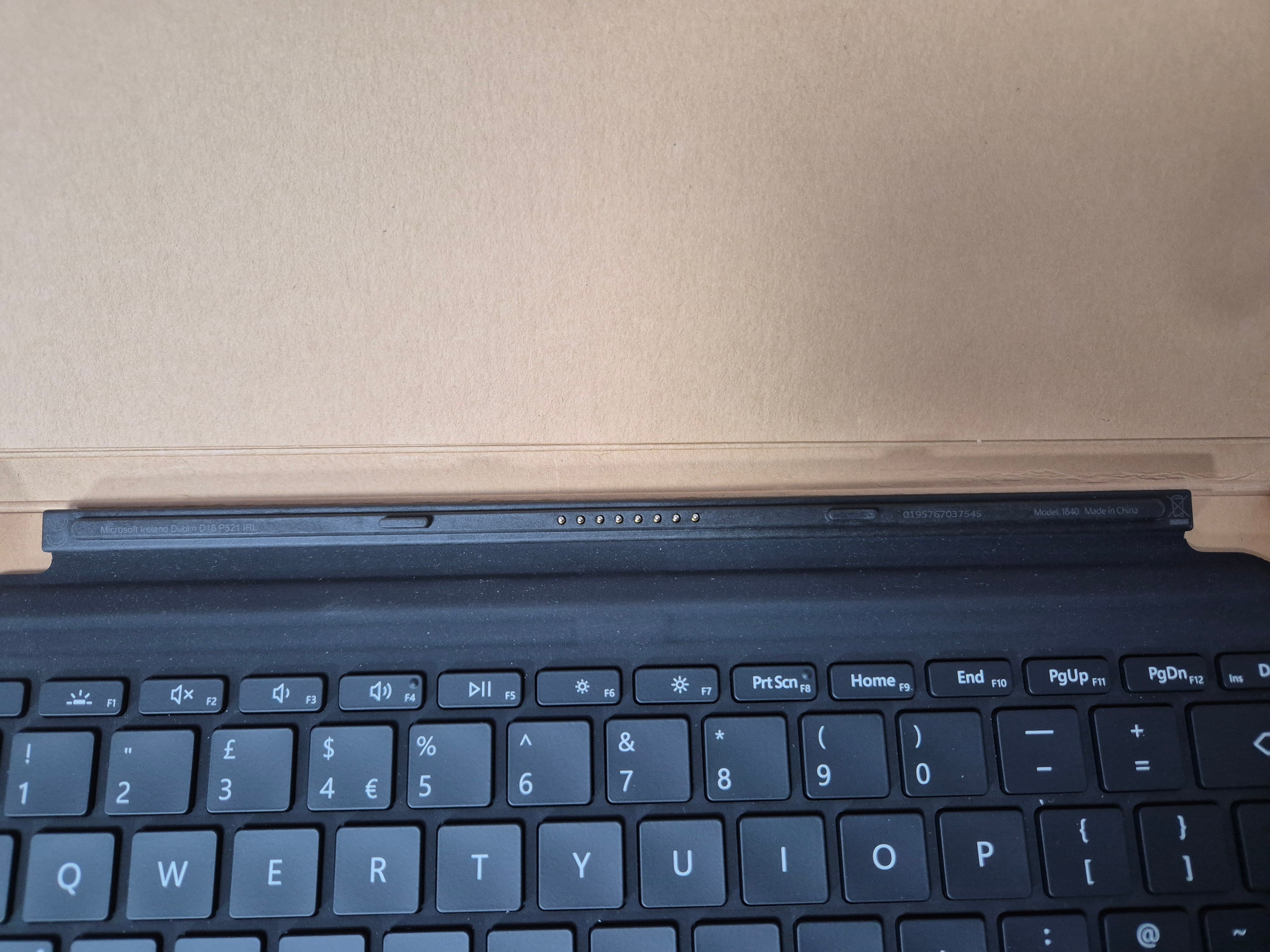 Microsoft Surface Go 1840 Signature Type Cover - Black ( KCN-00025 ) USED