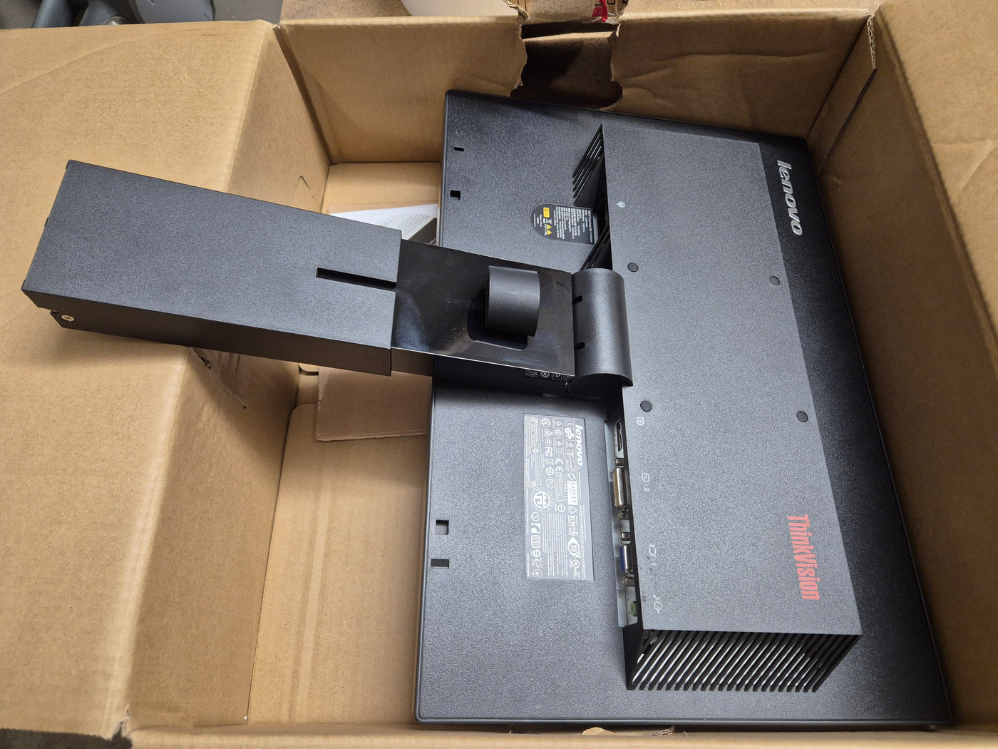 Lenovo ThinkVision LT1952pwD 19in TFT-LCD Monitor with LED ( 03X7911 2448-MB6 ) USED