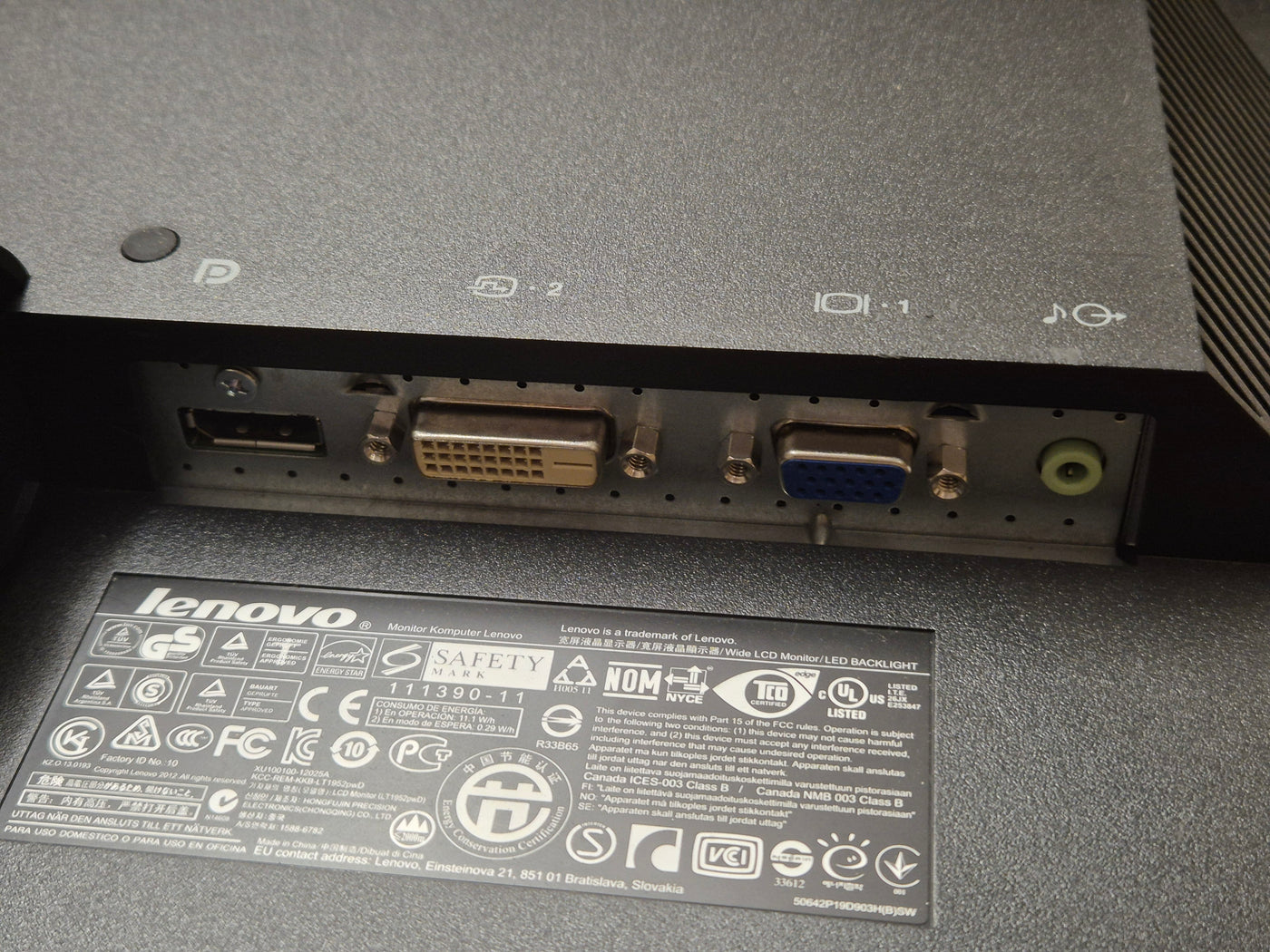 Lenovo ThinkVision LT1952pwD 19in TFT-LCD Monitor with LED ( 03X7911 2448-MB6 ) USED