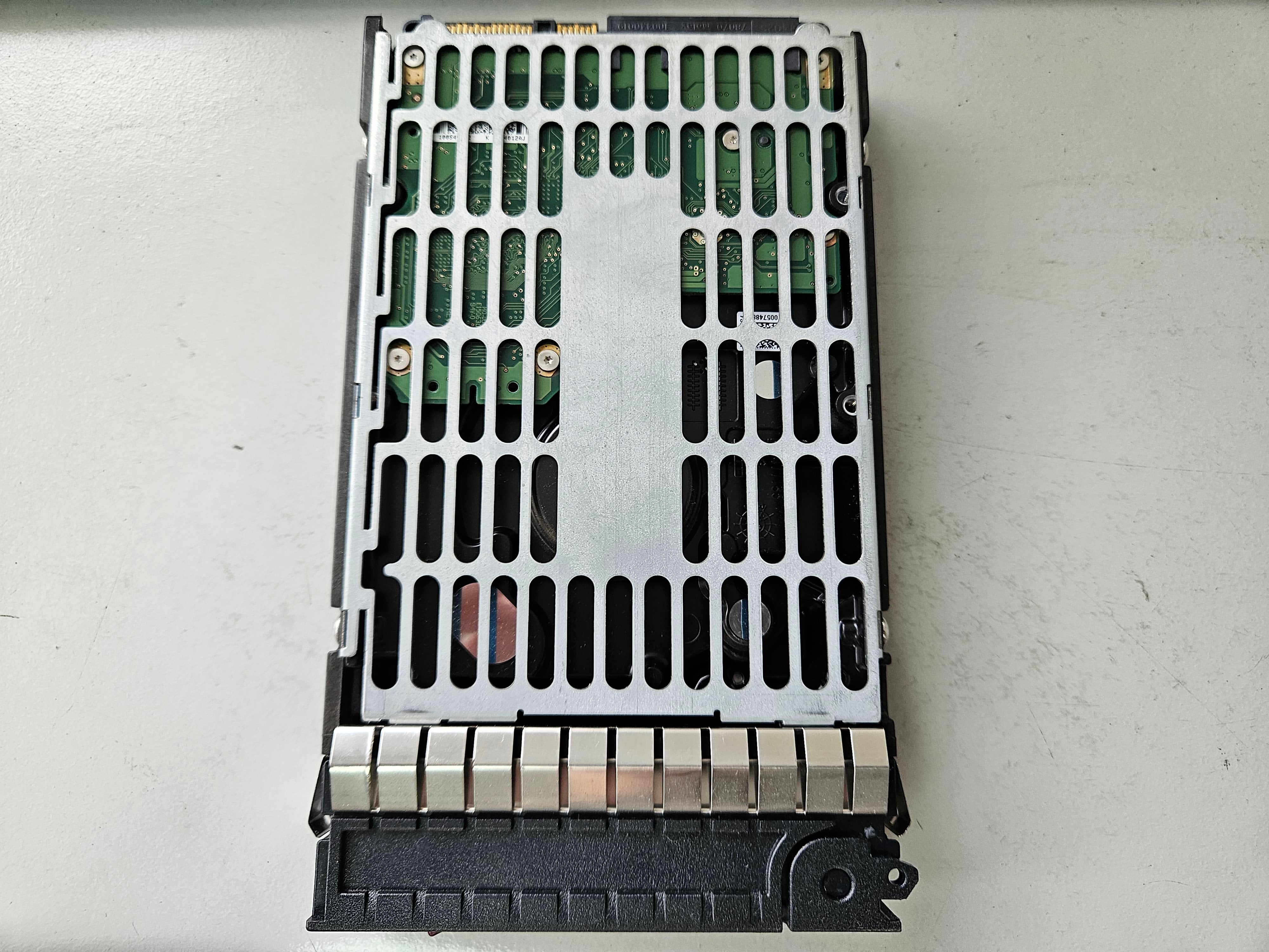 HP Seagate 450GB 15Krpm SAS 3.5in HDD in CADDY ( 9FM066-035 ST3450857SS 516810-002 EF0450FARMV 516832-004 517352-001 ) USED