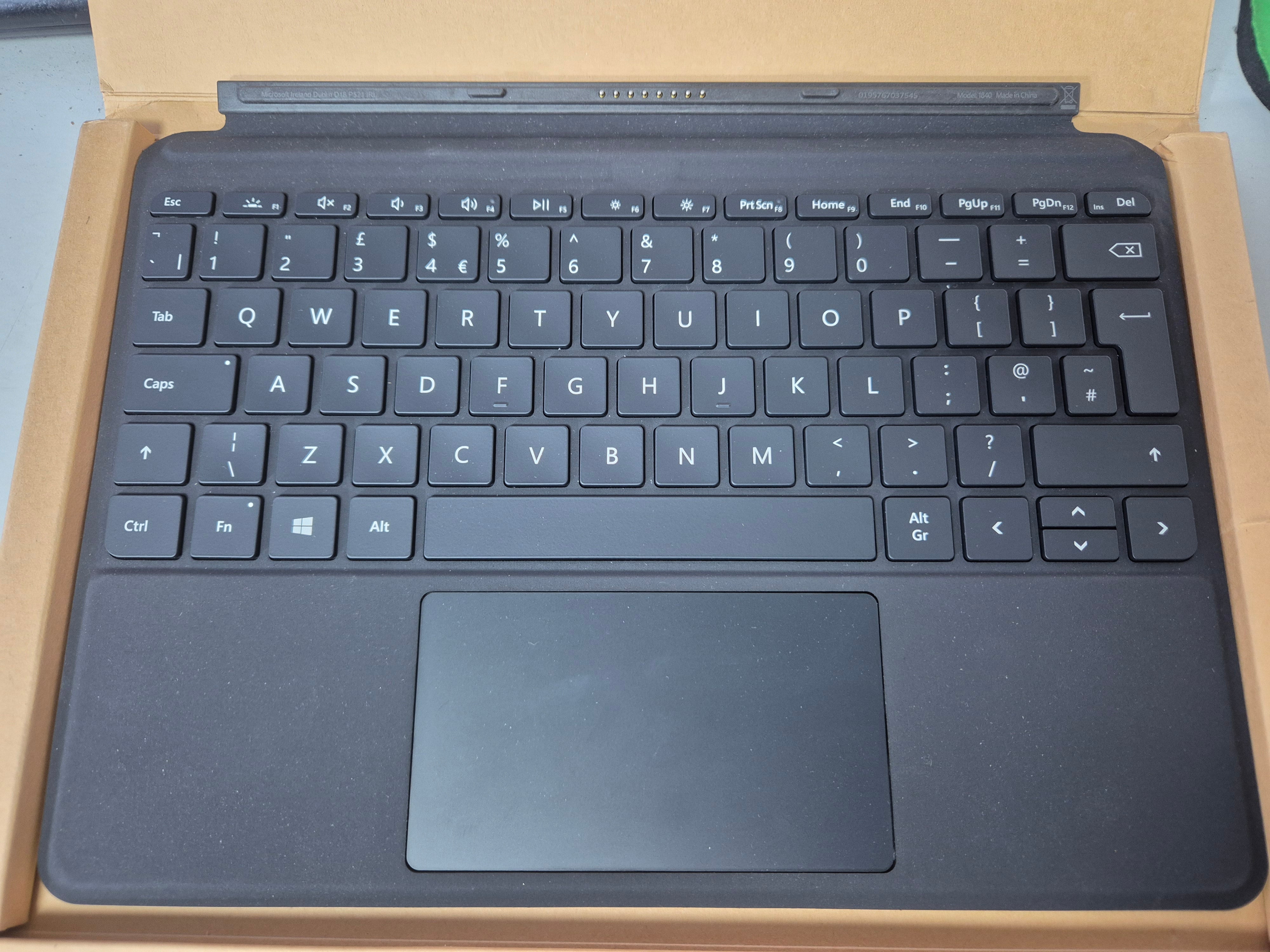 Microsoft Surface Go 1840 Signature Type Cover - Black ( KCN-00025 ) USED