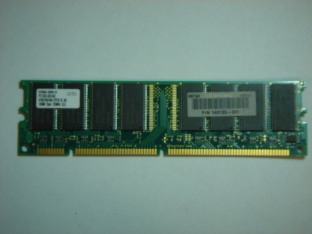 Hyundai / HP 128M 16x64 PC133 Non-ECC, Non Reg. DIMM ( HYM7V631601BTFG-75 / 140133-001)