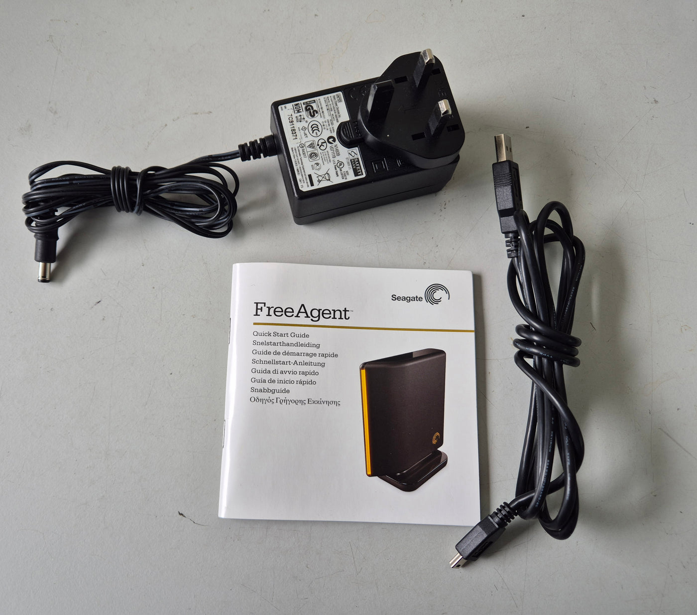 Seagate FreeAgent PC/Mac 750GB USB 2.0 External HDD ( 9NF2D6-576 ) USED