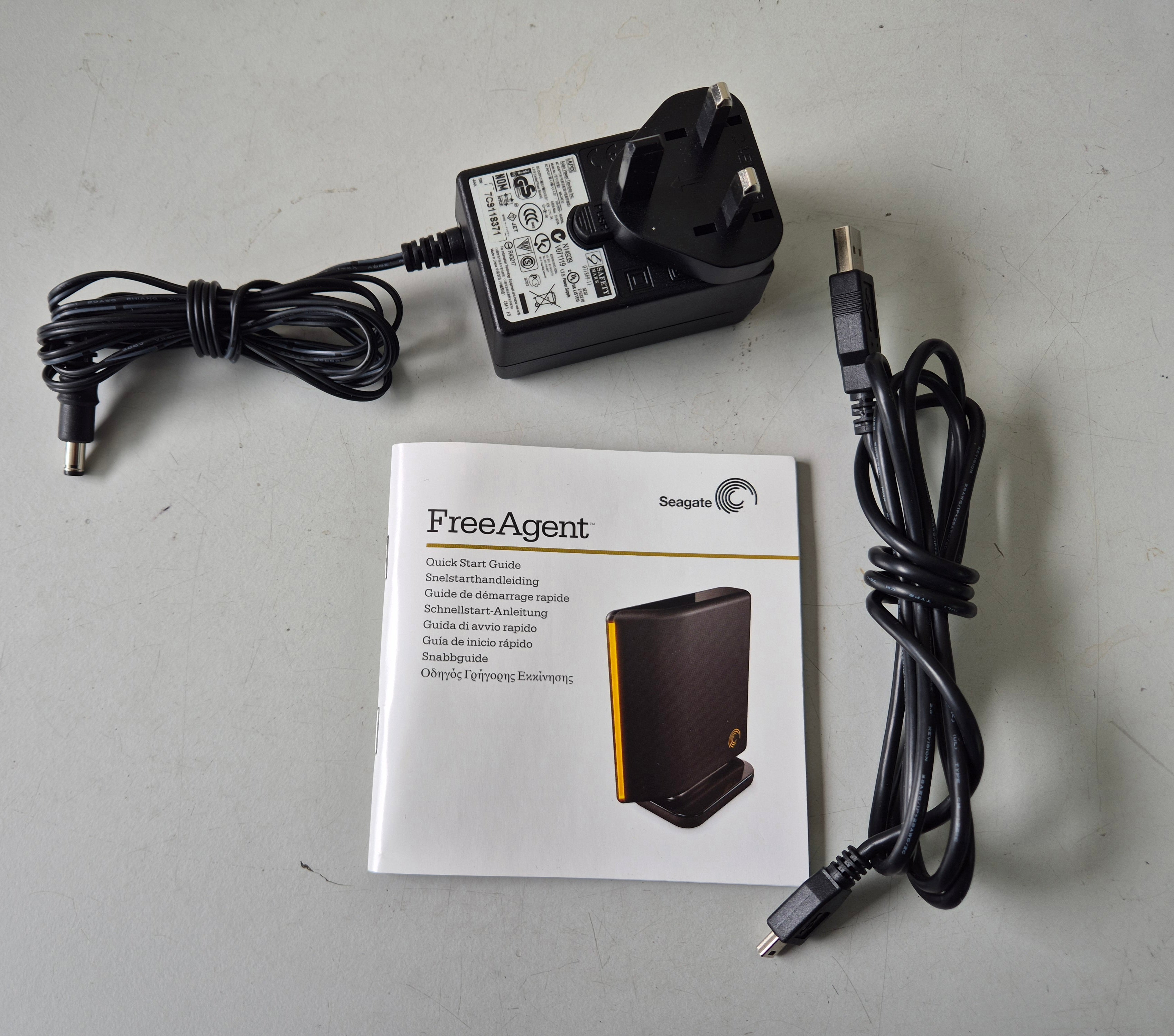 Seagate FreeAgent PC/Mac 750GB USB 2.0 External HDD ( 9NF2D6-576 ) USED