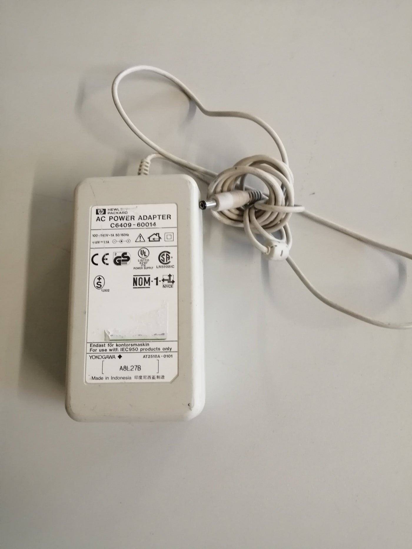 HP AC ADAPTER C6409-60014 240 V IN 18 V OUT ( C6409-60014 USED )