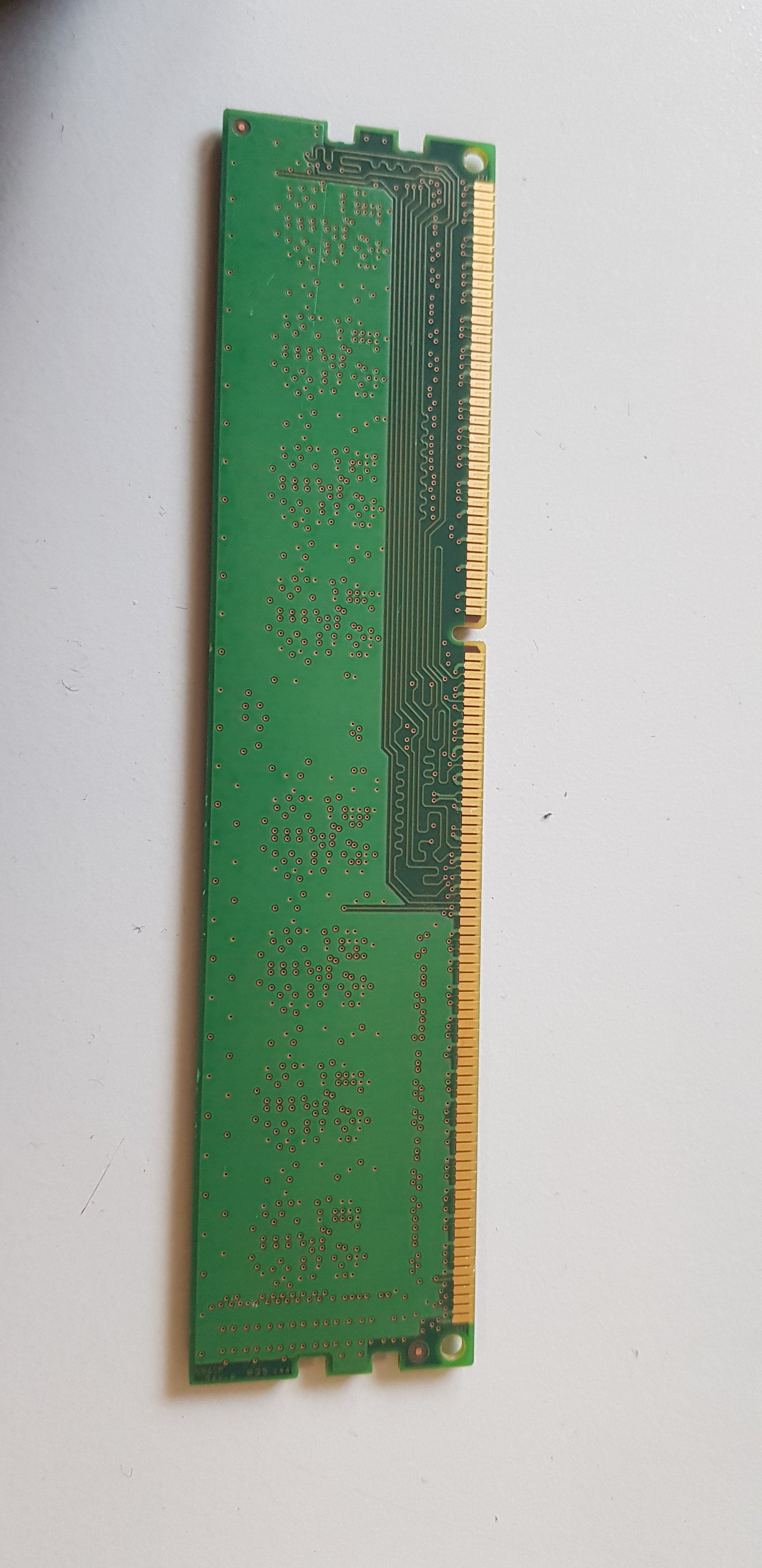 Samsung 4GB PC3-12800 DDR3-1600MHz non-ECC Unbuffered CL11 240-Pin DIMM ( M378B5173DB0-CK0 ) REF