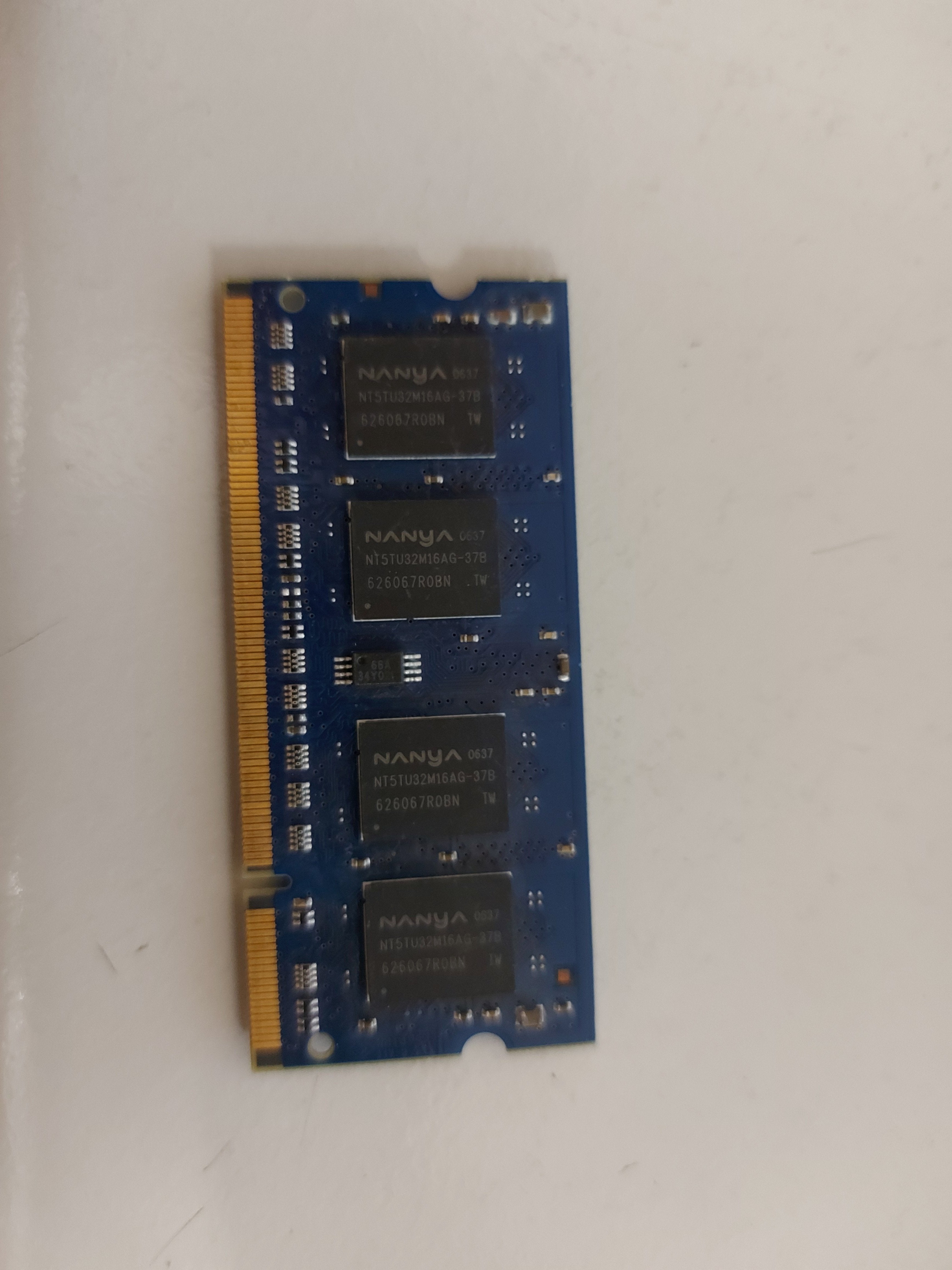 Nanya 512MB DDR2 PC2-4200S 533MHz SO DIMM 200-pin memory NT512T64UH8A0FN-37B