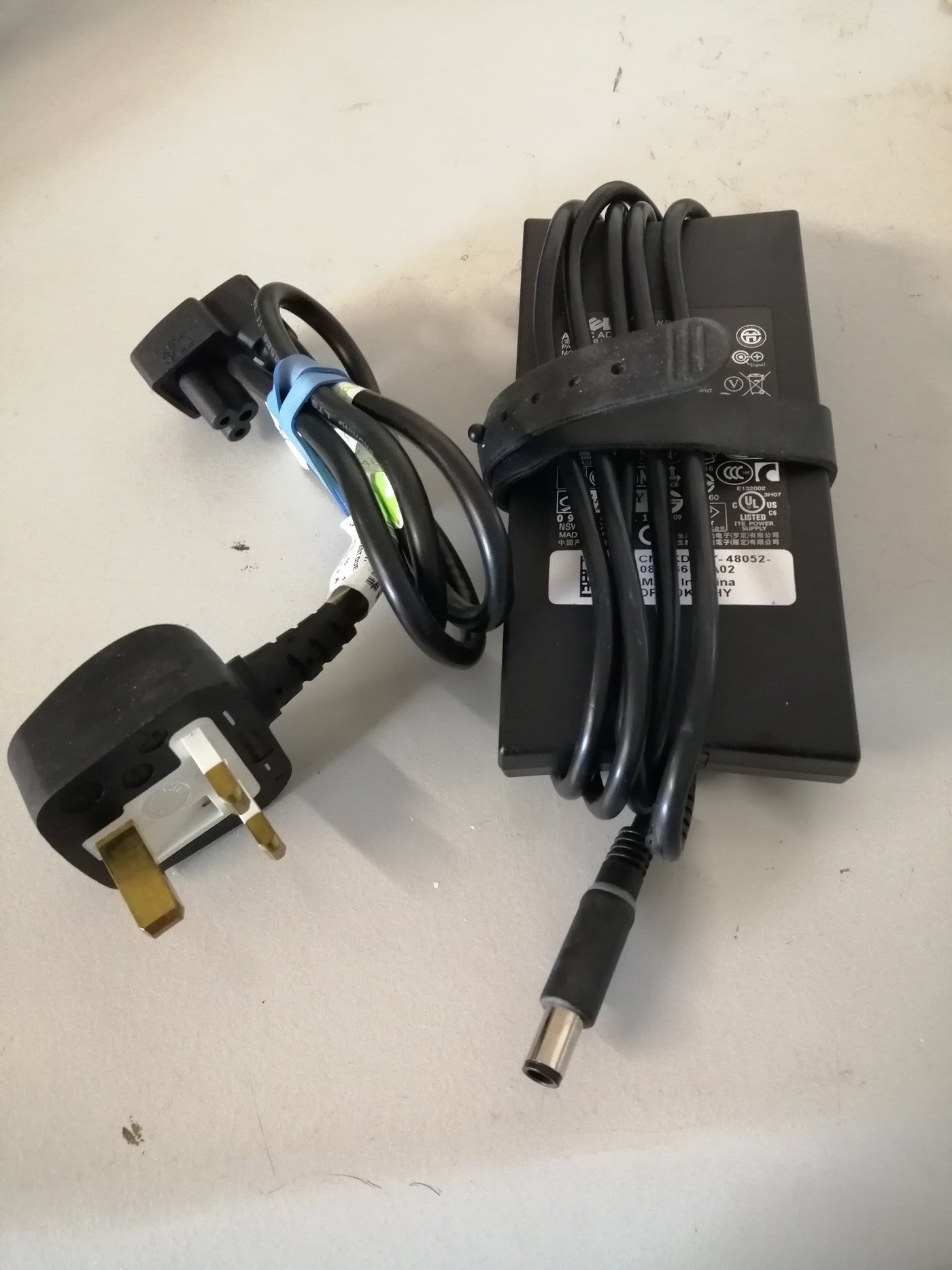 DELL AC ADAPTER PA 3E FAMILY EA90PE1-00 240 IN 19.5 OUT  ( KD8HY USED)