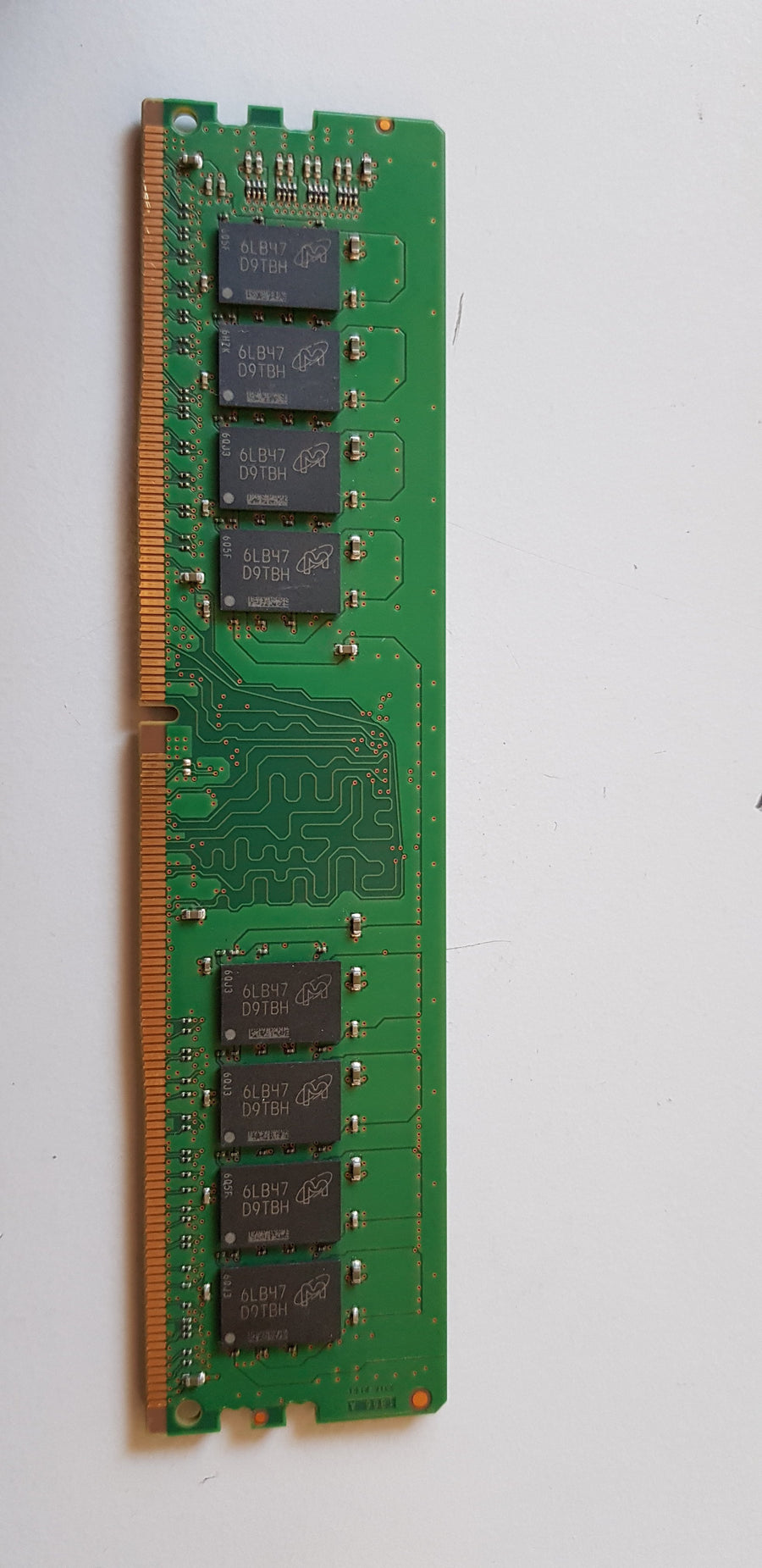 Micron 16GB PC4-17000 DDR4-2133MHz non-ECC Unbuffered CL15 288-Pin DIMM Memory Module ( MTA16ATF2G64AZ-2G1B1 ) REF