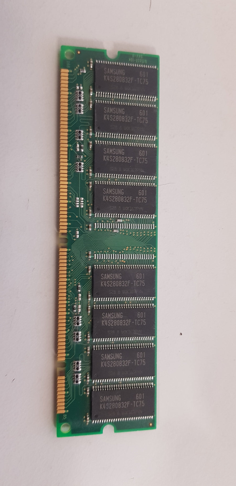 Samsung 256MB 168p PC133 CL3 16c 16x8 SDRAM 2Rx8 3.3V UDIMM Memory (M366S3323FTS-C7A)