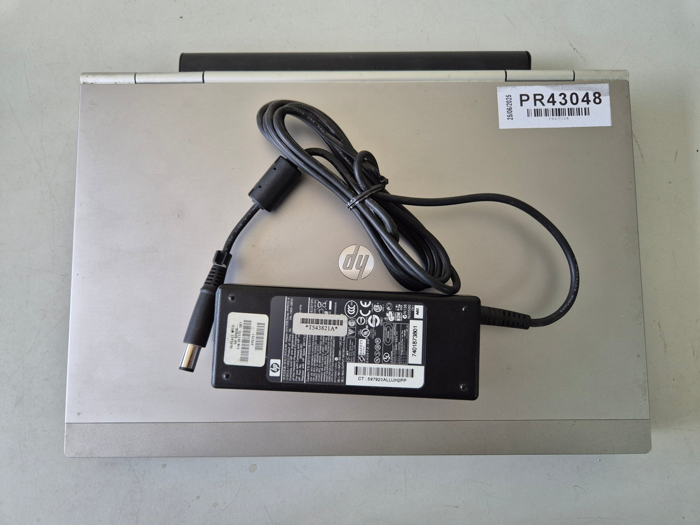 HP EliteBook 2560p 320GB HDD i5-2410M 2.3GHz 4GB RAM DVD Win7Pro 12.5" USED - battery poor