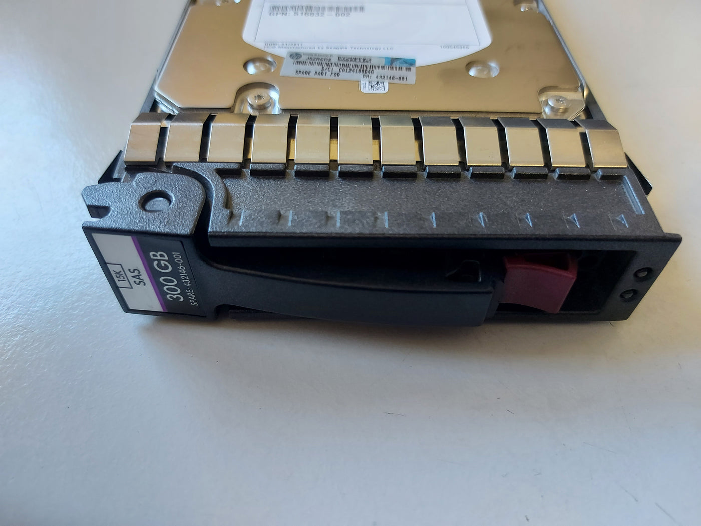HP Seagate 300GB 15Krpm SAS 3.5in HDD ( 9FL066-035 ST3300657SS 516810-001 EF0300FARMU 516832-002 432146-001 ) REF