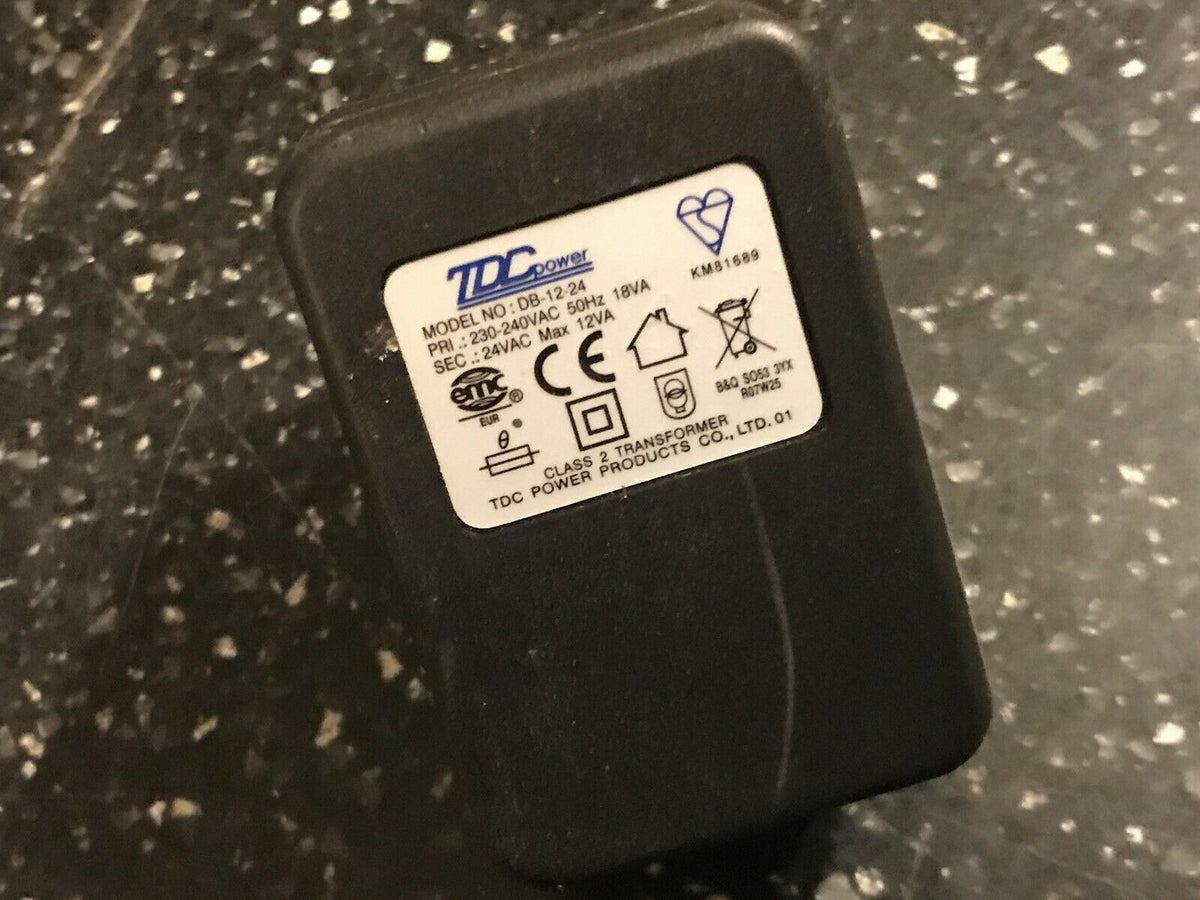 TDC UK PLUG POWER SUPPLY TRANSFORMER 24V  (DB 12 24 USED)