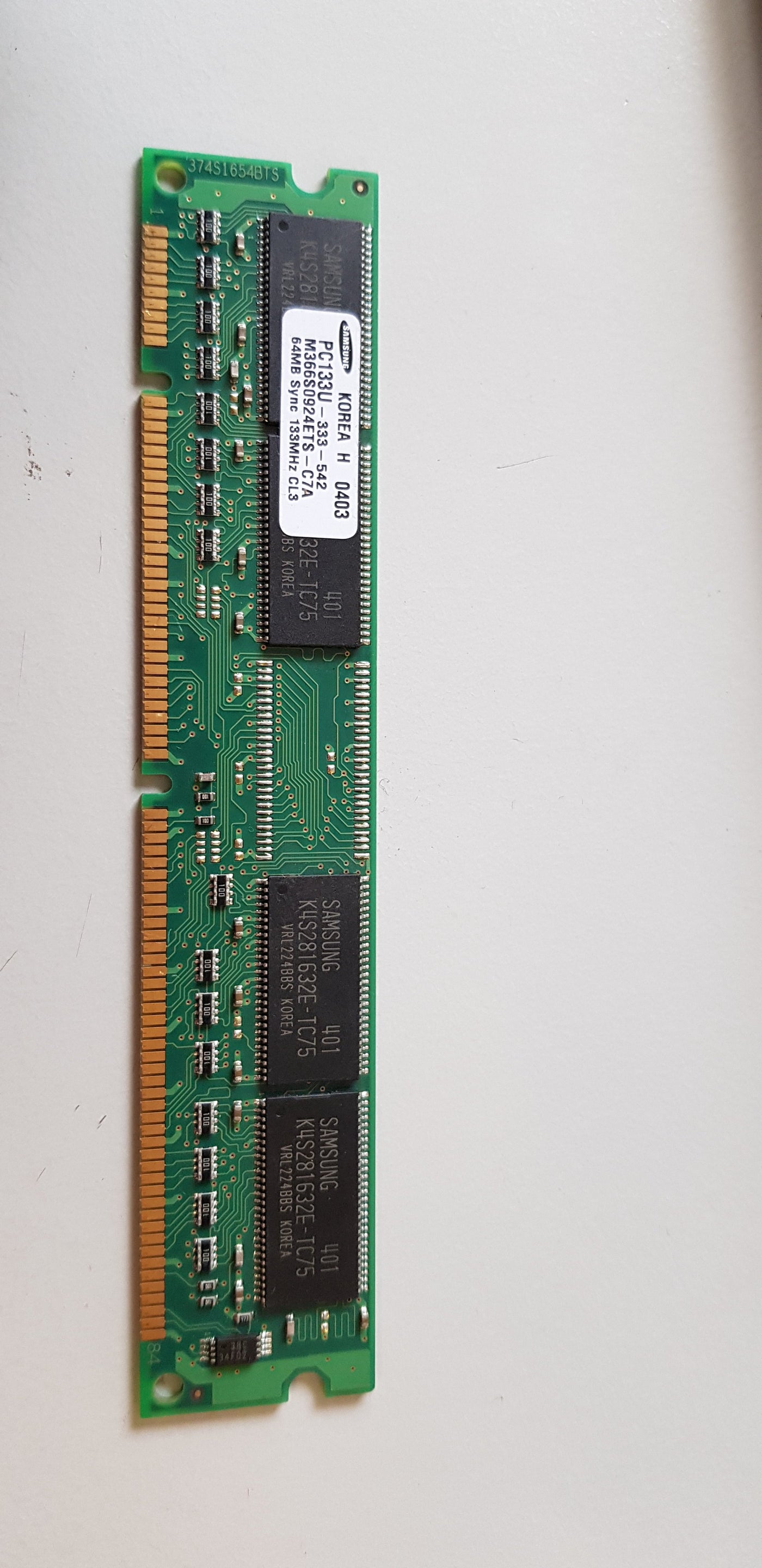 Samsung 64MB PC133U168Pin 133MHz CL3 DIMM SDRAM Memory Module (M366S0924ETS-C7A)