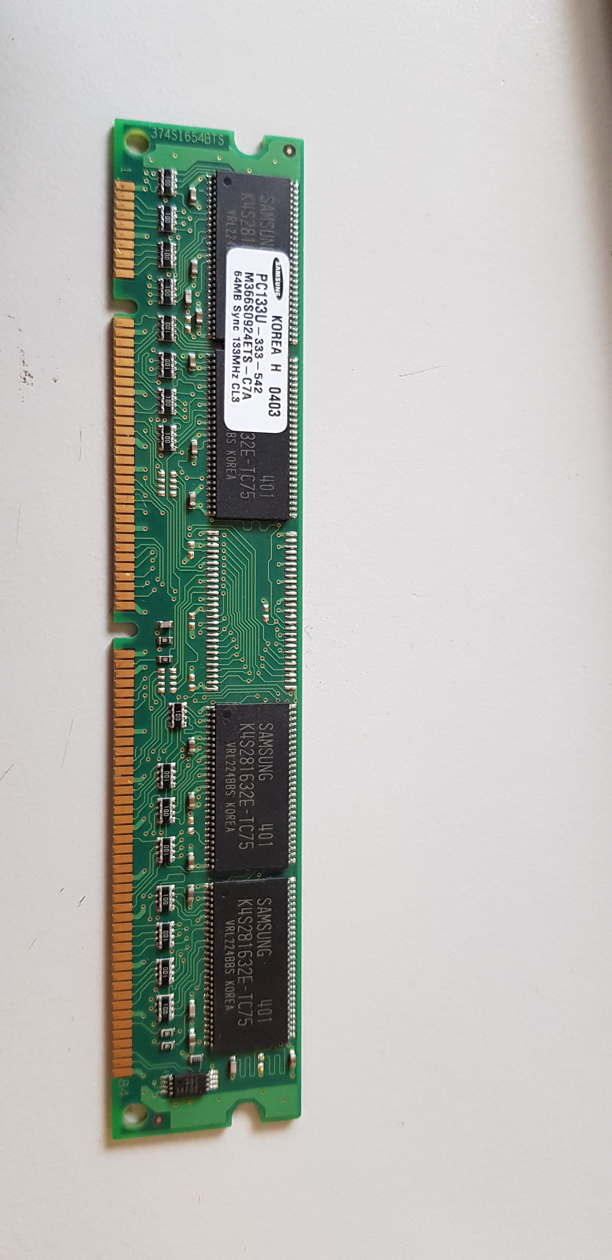 Samsung 64MB PC133U168Pin 133MHz CL3 DIMM SDRAM Memory Module (M366S0924ETS-C7A)