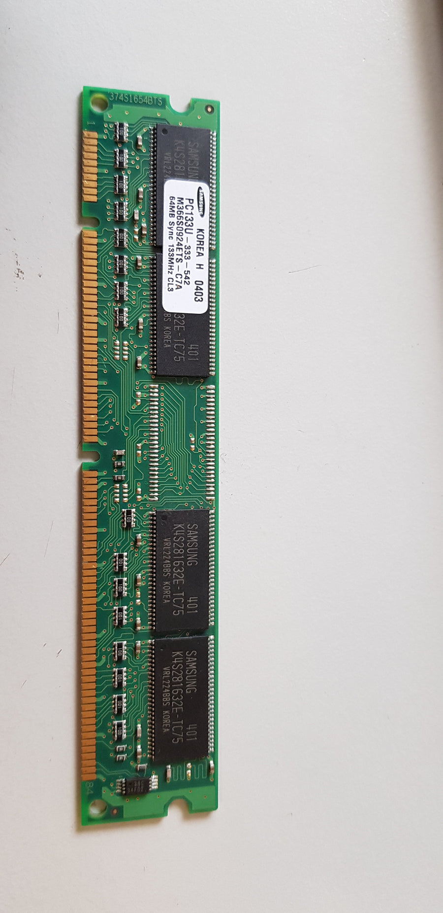 Samsung 64MB PC133U168Pin 133MHz CL3 DIMM SDRAM Memory Module (M366S0924ETS-C7A)