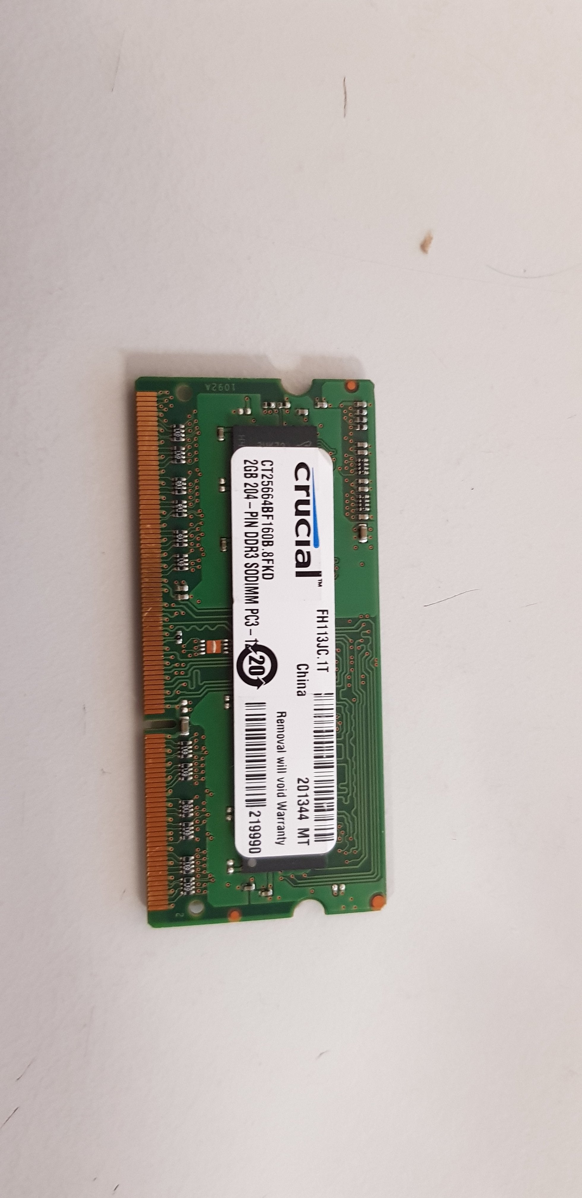 Micron/Crucial 2GB DDR3-1600MHz PC3-12800 non-ECC Unbuffered CL11 204-Pin SoDimm 1.35V Low Voltage Single Rank Memory Module (MT8KTF25664HZ-1G6K1 CT25664BF160B.BFKD)